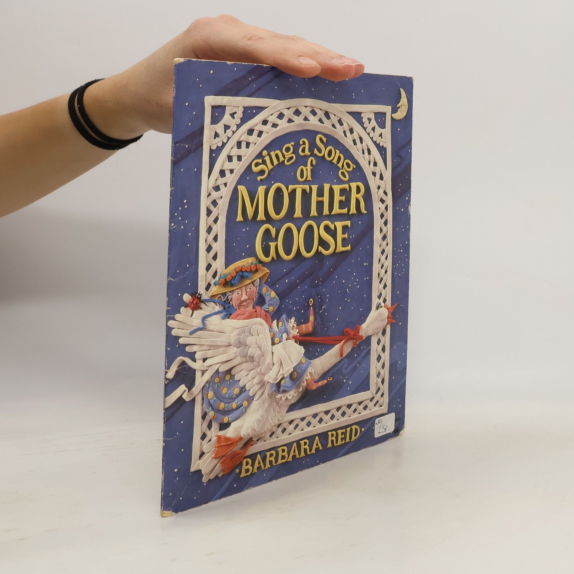 Barbara Reid Sing a Song of Mother Goose