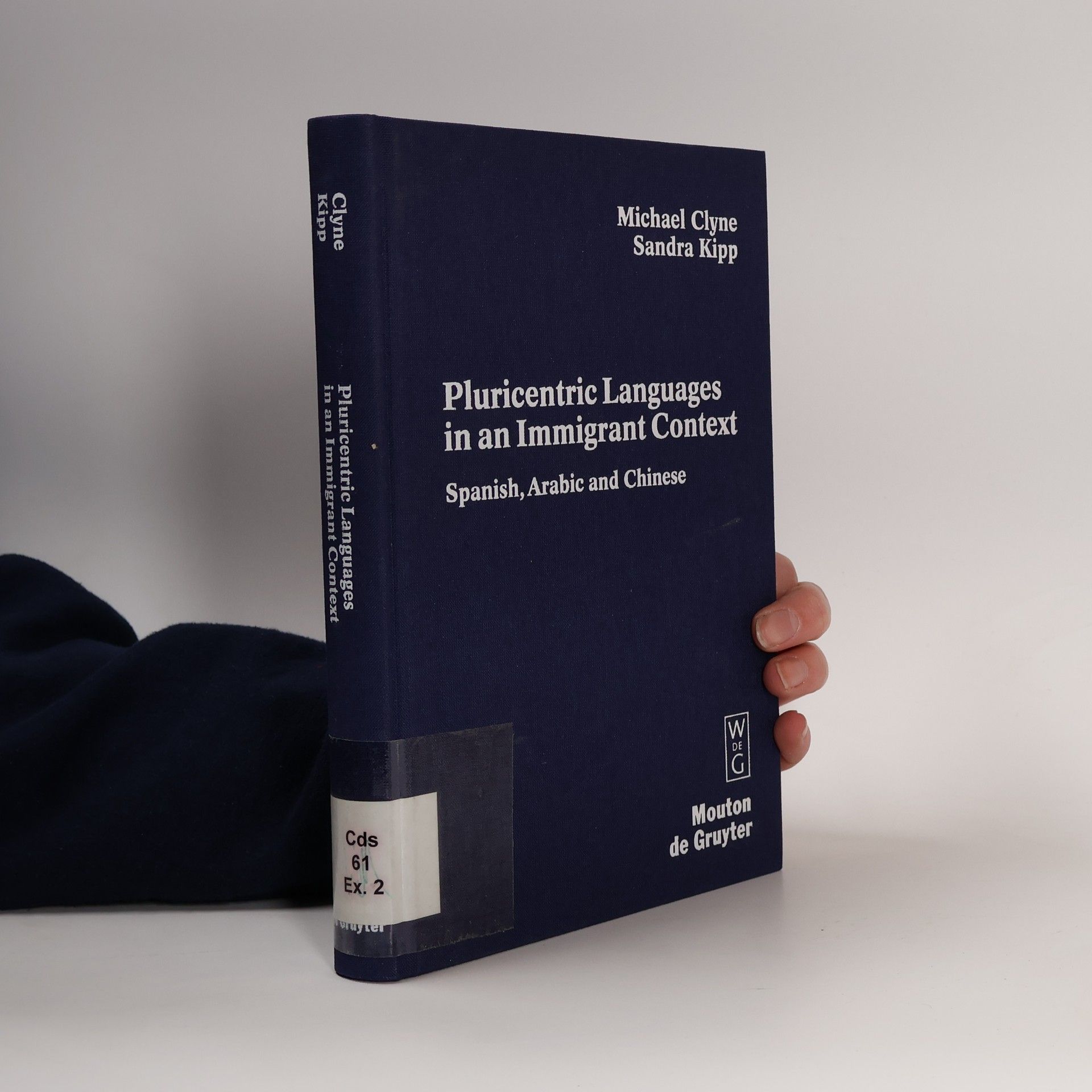 Pluricentric Languages in an Immigrant Context