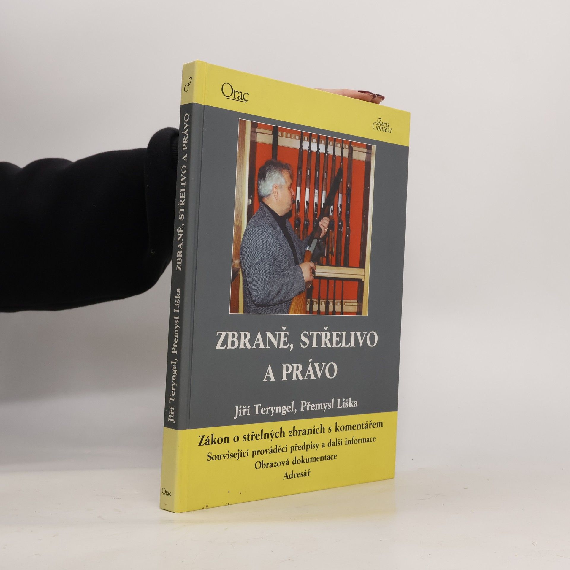 Zbraně, střelivo a právo: Zákon o střelných zbraních s komentářem: související prováděcí předpisy a další informace