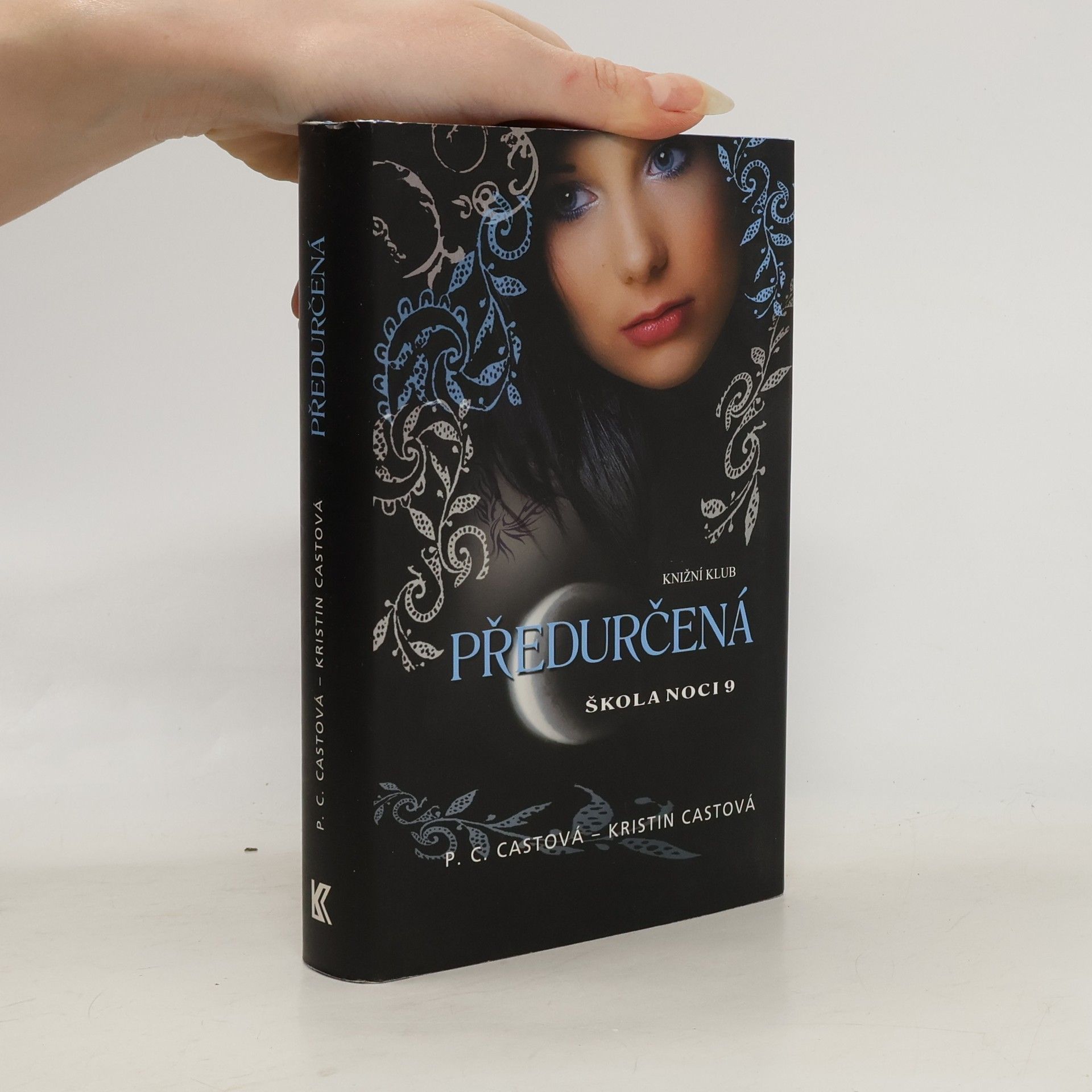 Phyllis Christine Cast Škola noci. 9, Předurčená