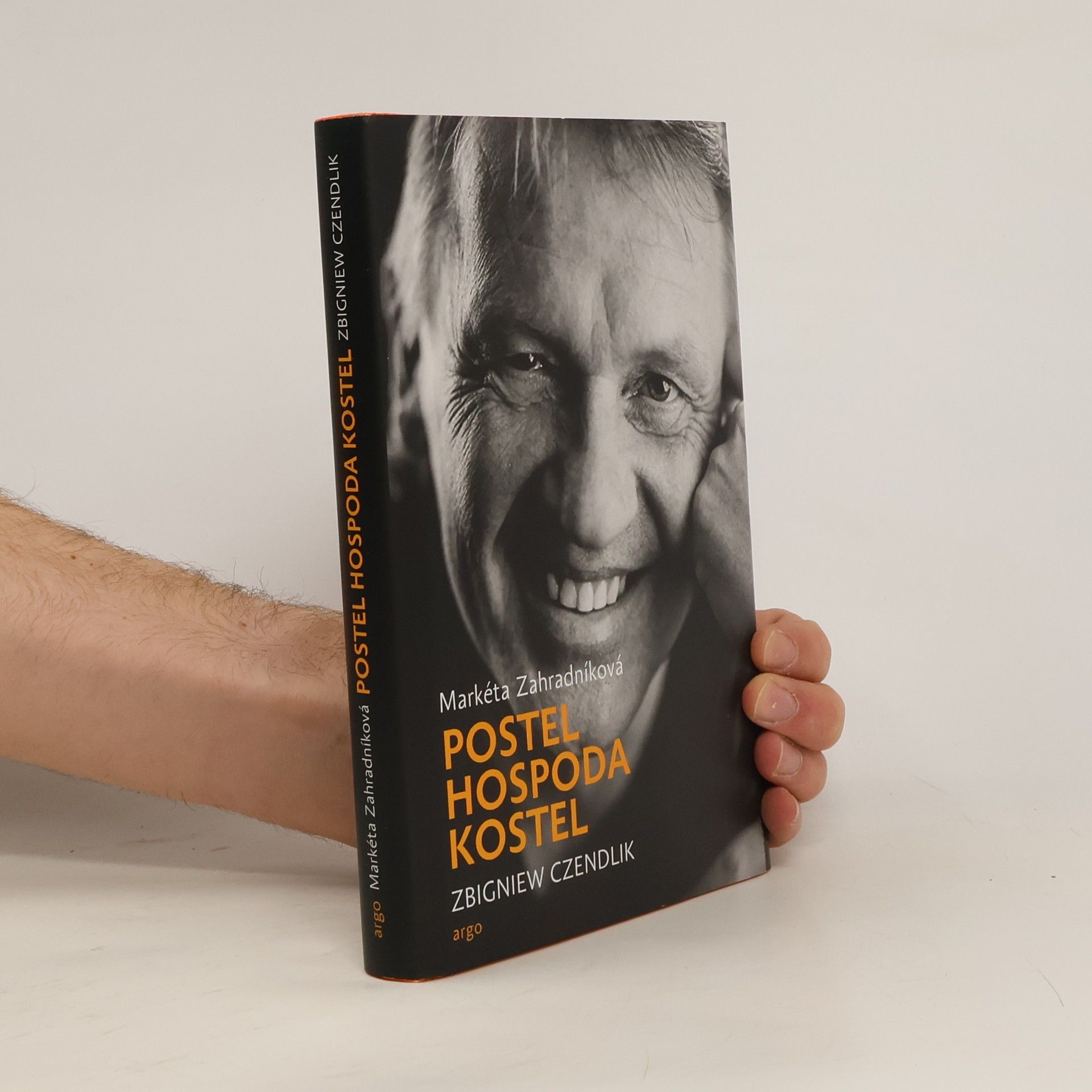 Zbigniew Czendlik Postel, hospoda, kostel