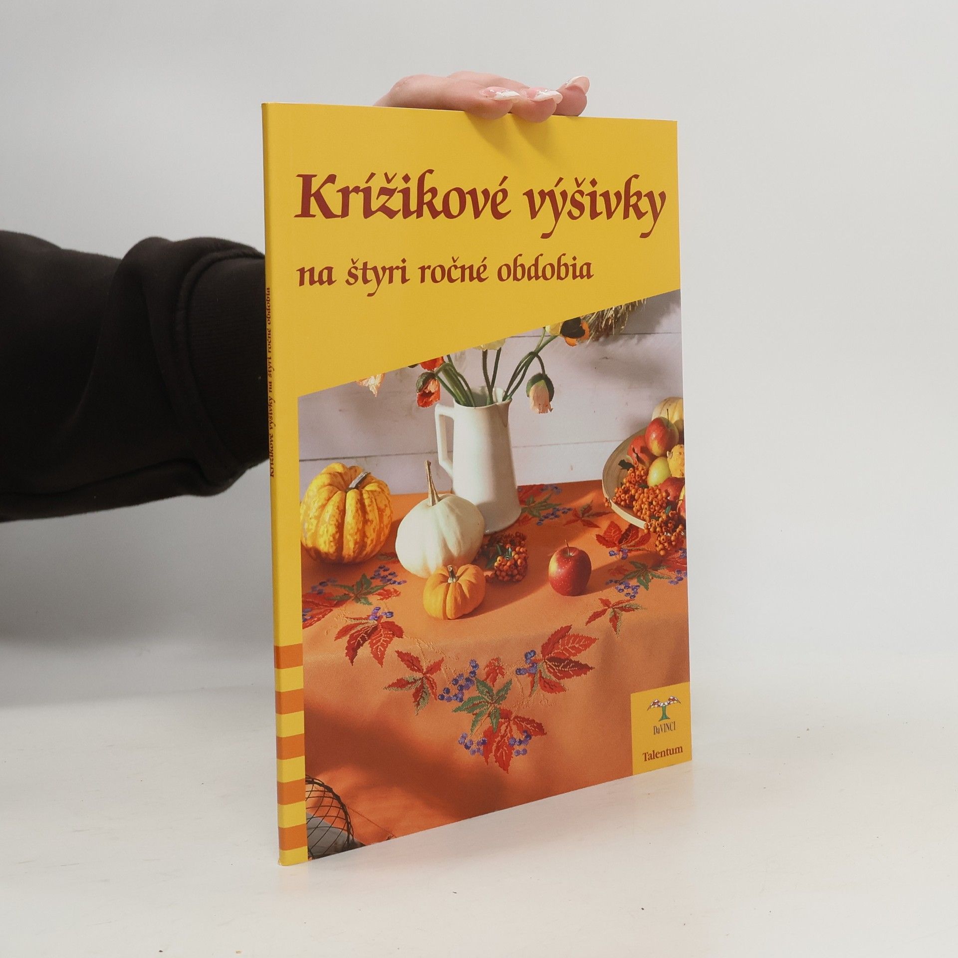 Kolektív autorov Krížikové výšivky