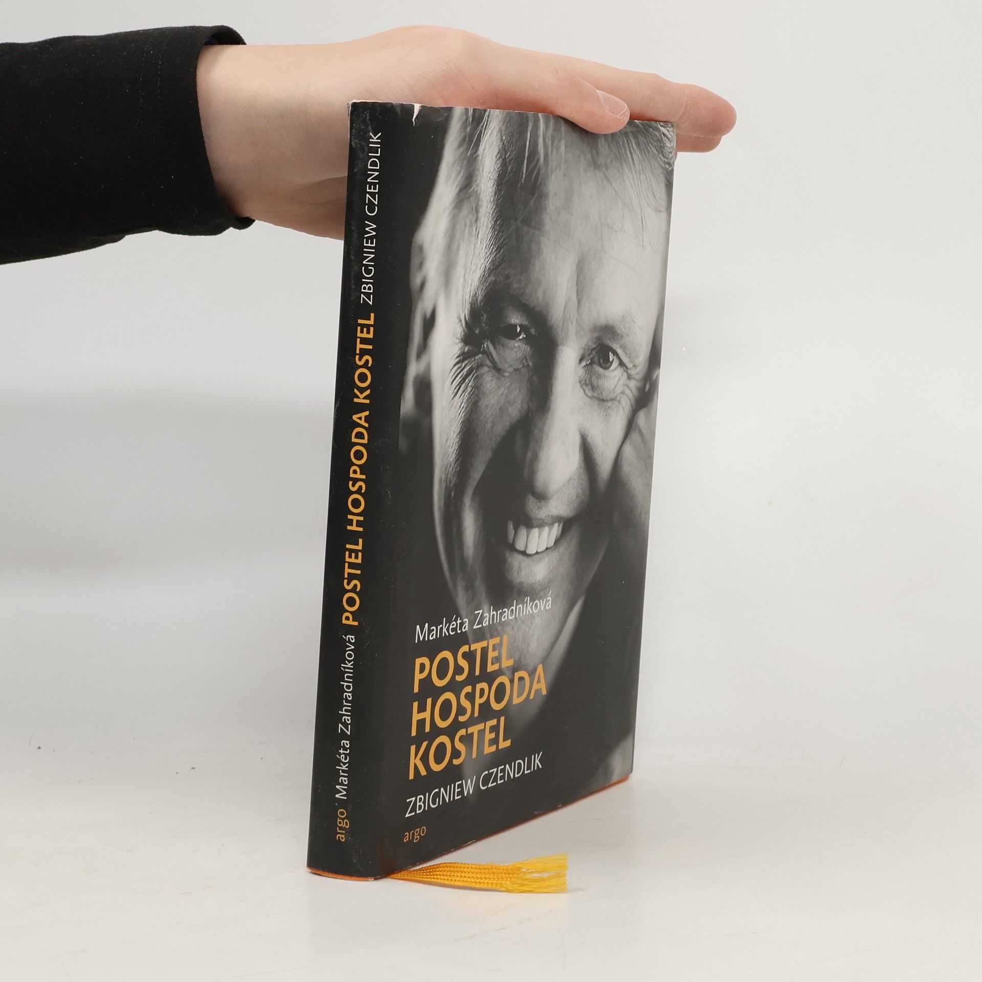 Zbigniew Czendlik Postel, hospoda, kostel