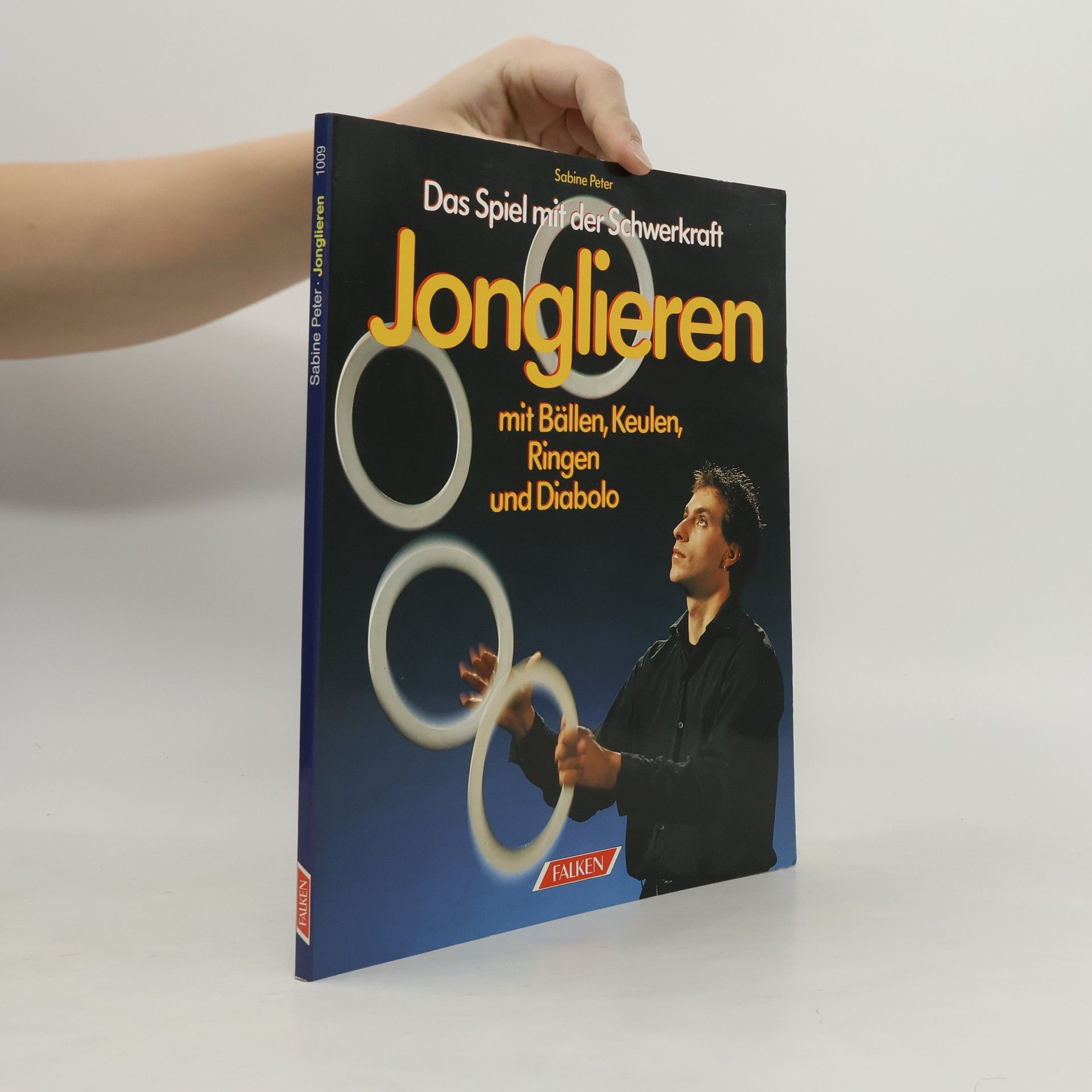 Sabine Peter Jonglieren mit Bällen, Keulen, Ringen und Diabolo
