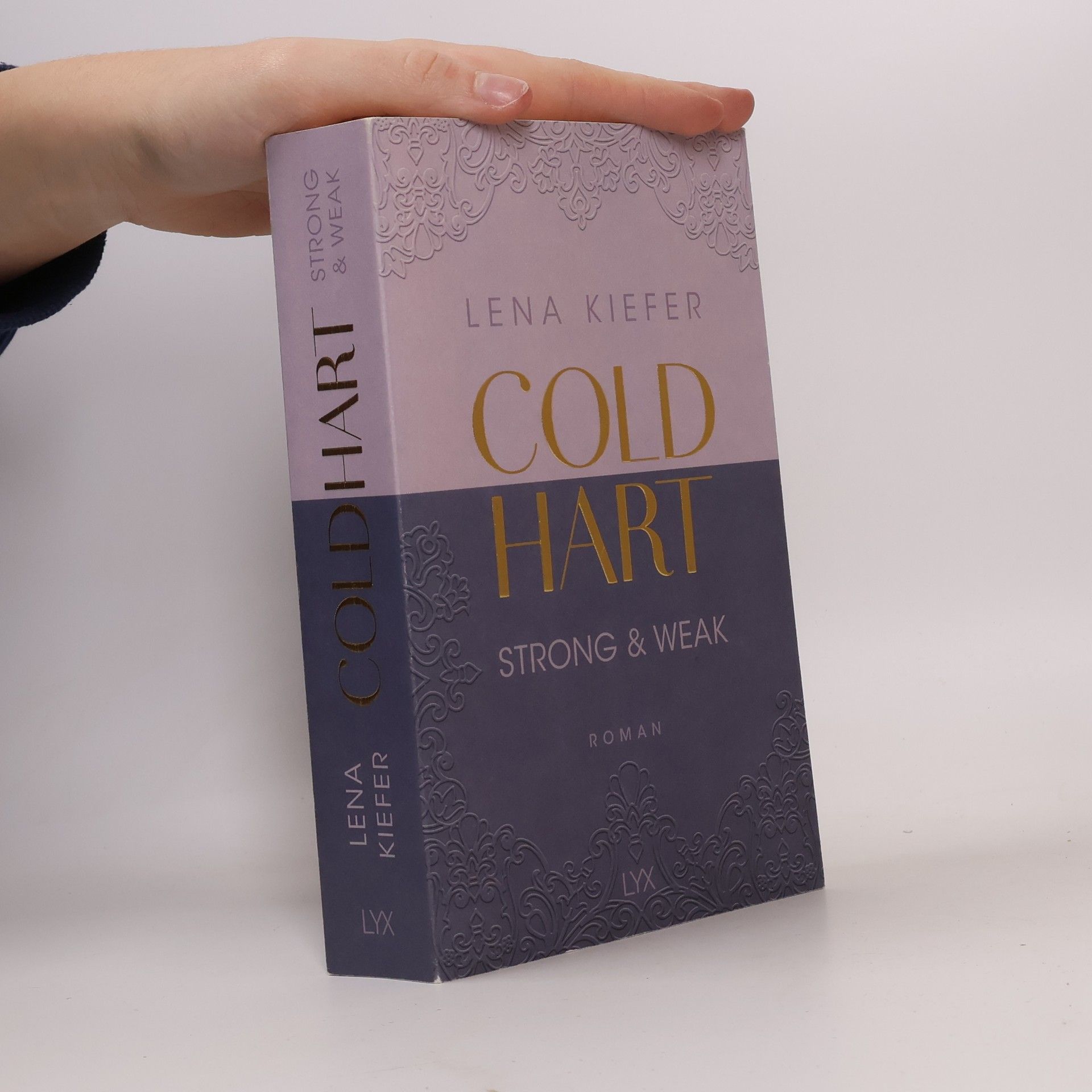 Lena Kiefer Strong & Weak