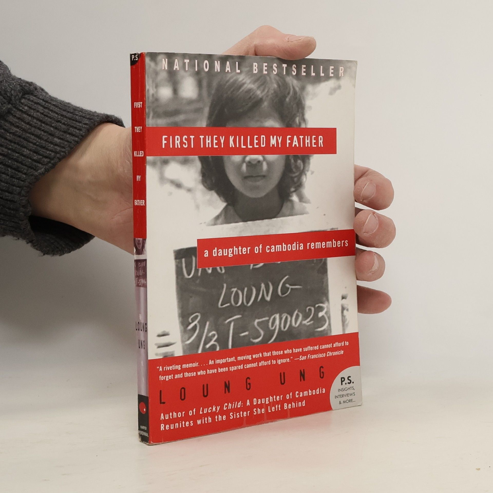 Loung Ung First they killed my father : a daughter of Cambodia remembers