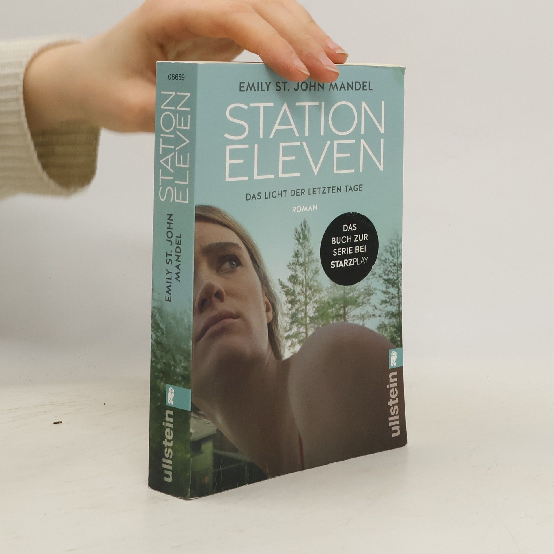 Emily St. John Mandel Station Eleven