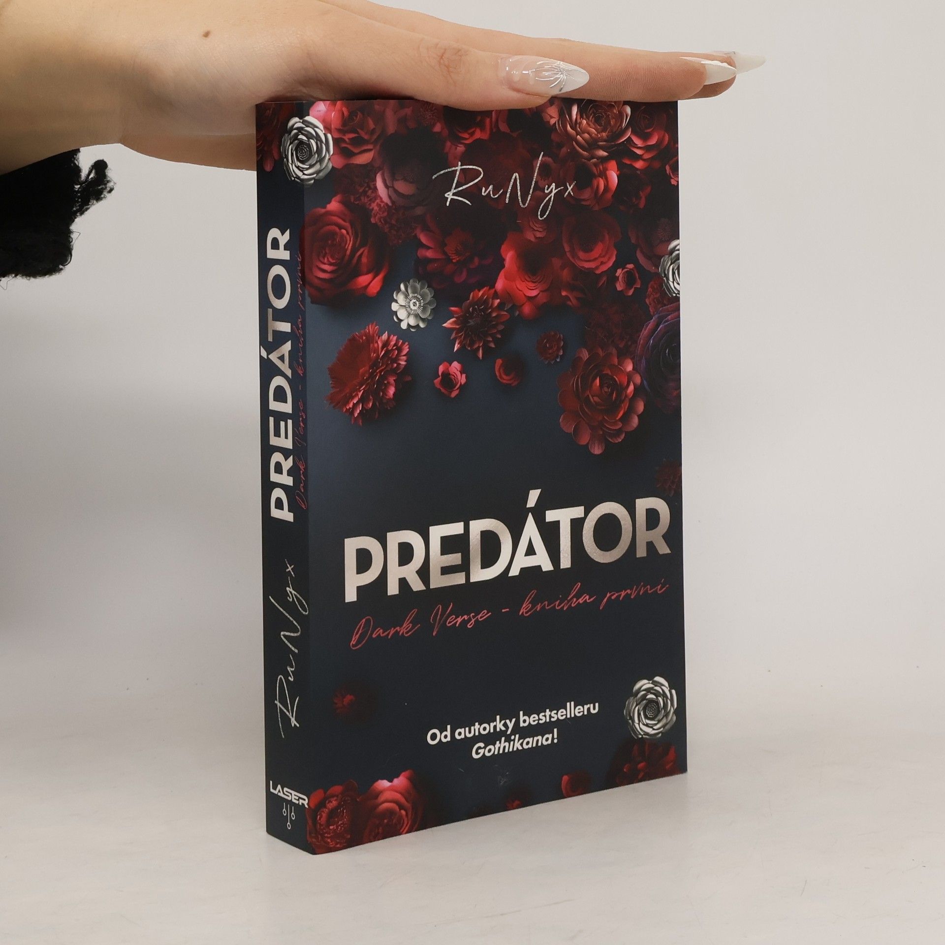 Dark Verse. Kniha první, Predátor