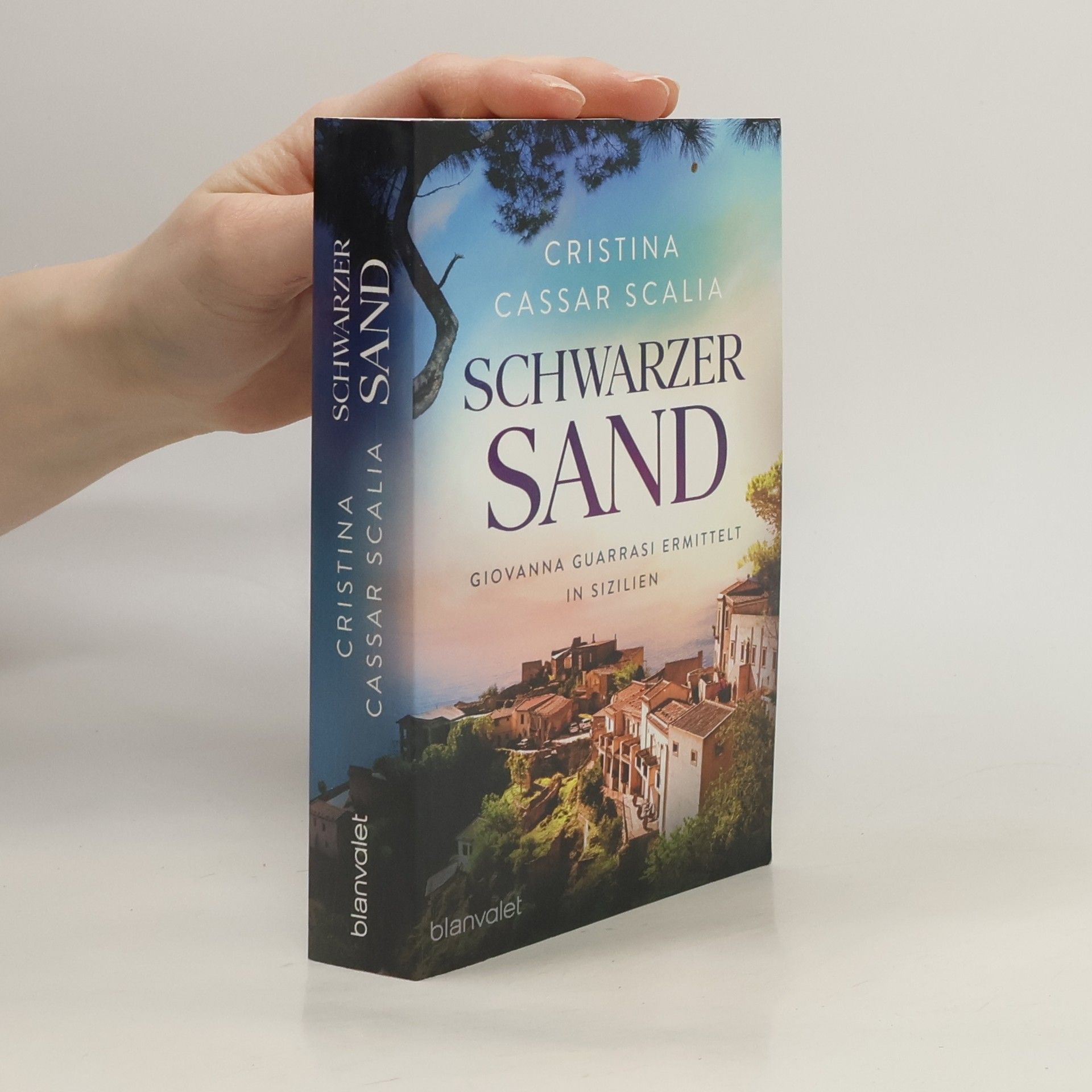 Cristina Cassar Scalia Schwarzer Sand