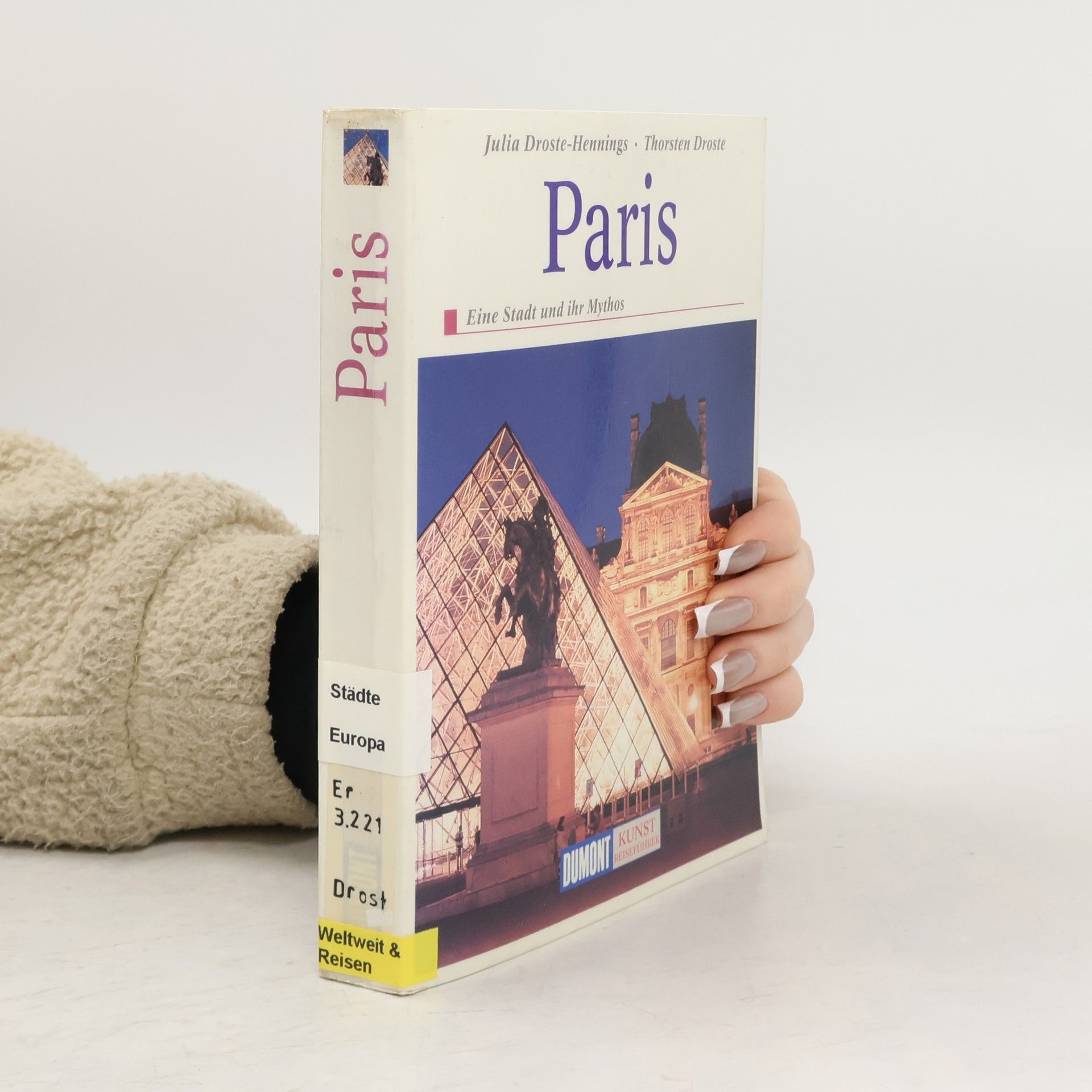 Julia Droste-Hennings Paris. Kunst-Reiseführer. Eine Stadt und ihr Mythos.