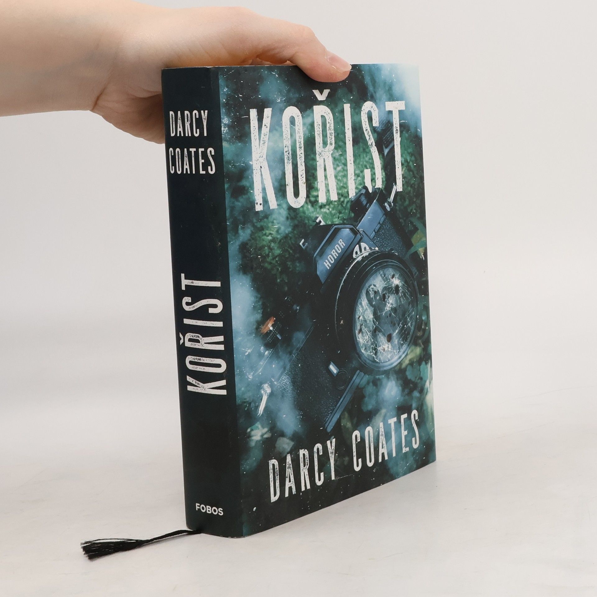 Darcy Coates Kořist