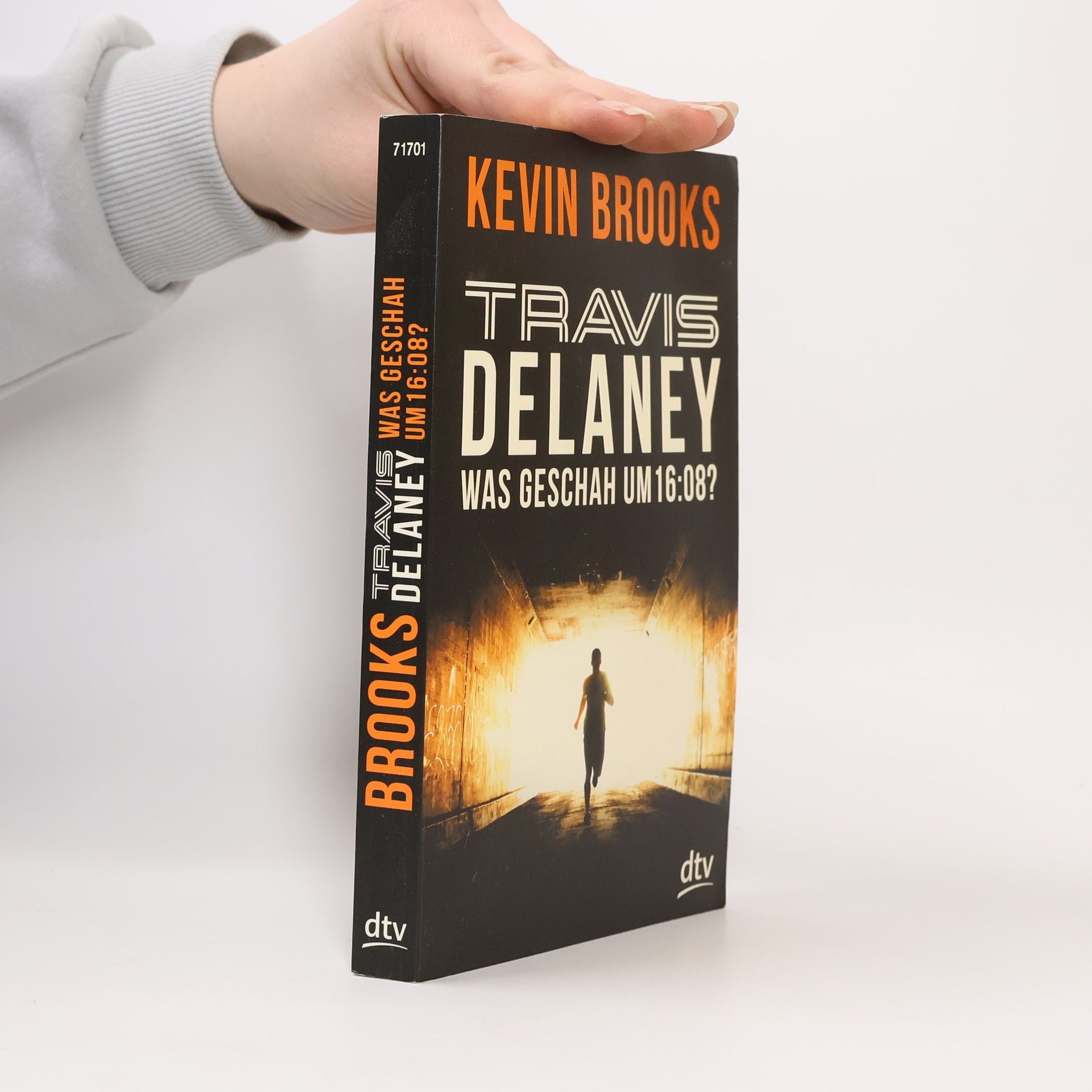 Kevin Brooks Travis Delaney - was geschah um 16:08?