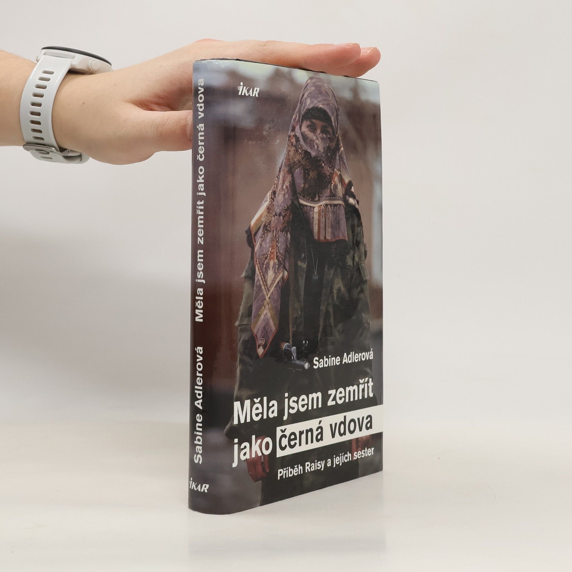 Sabine Adler Měla jsem zemřít jako černá vdova