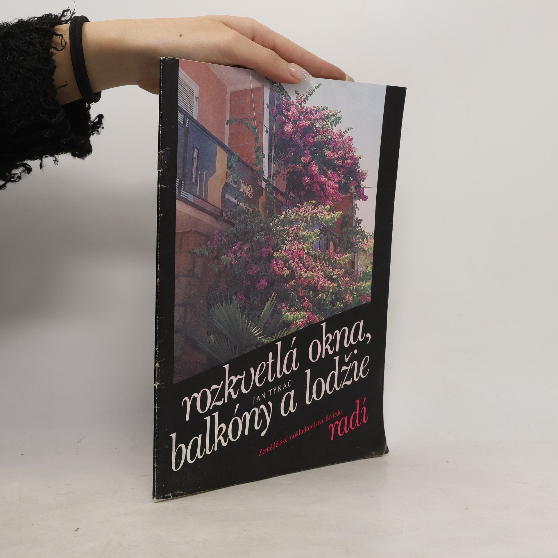 Rozkvetlá okna, balkóny a lodžie