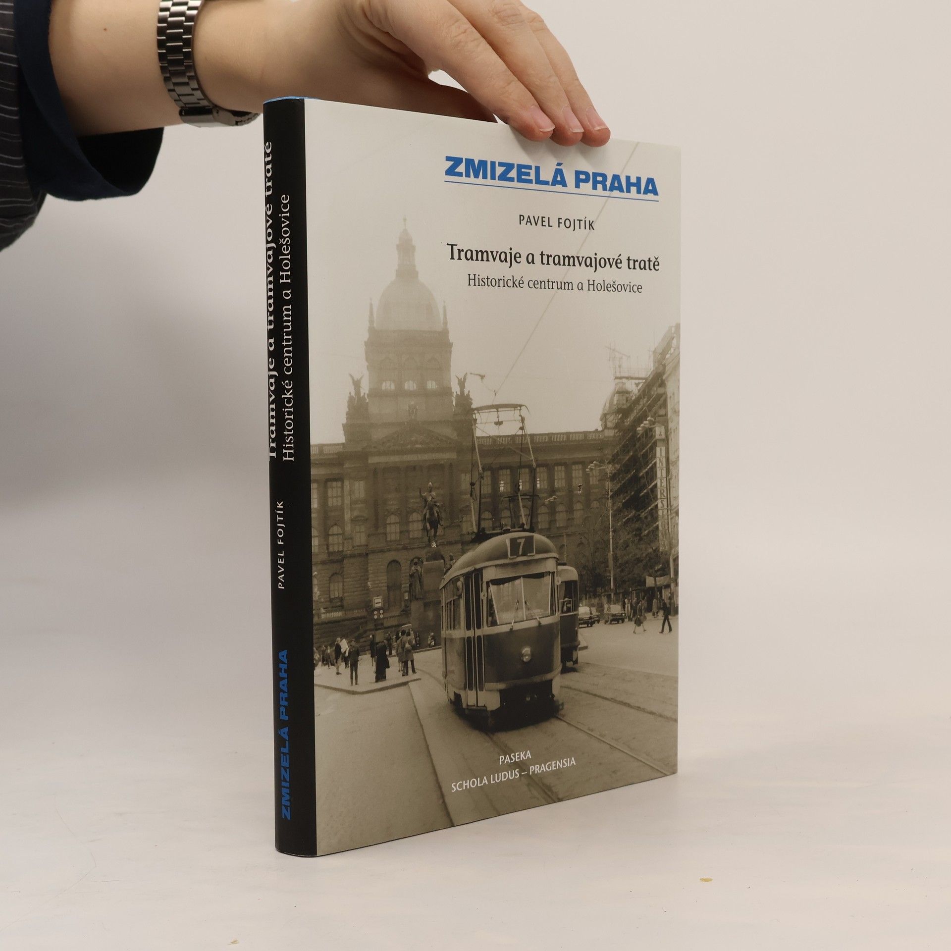 Pavel Fojtík Tramvaje a tramvajové tratě, 1. díl - Historické centrum a Holešovice