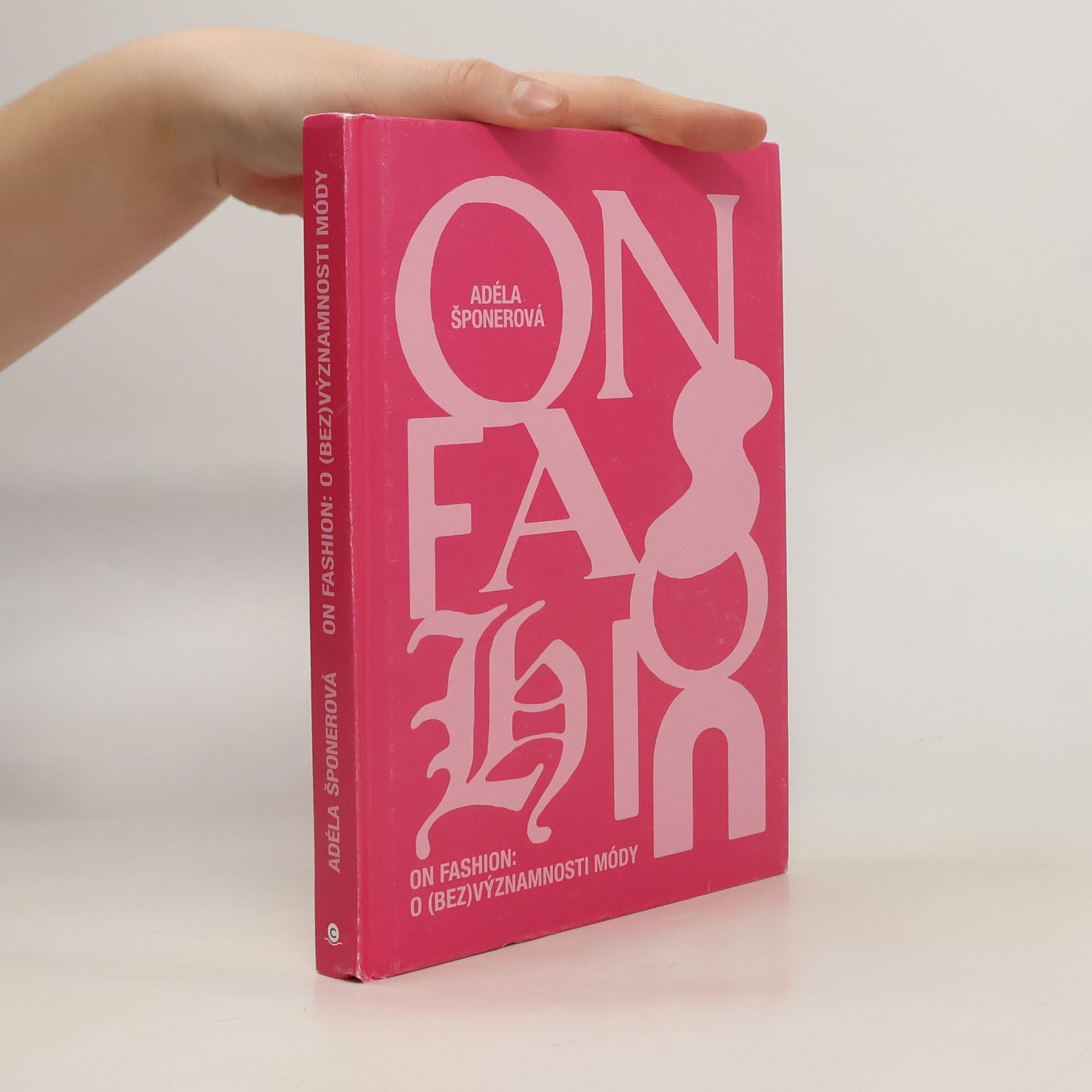 Adéla Šponerová On fashion : o (bez)významnosti módy