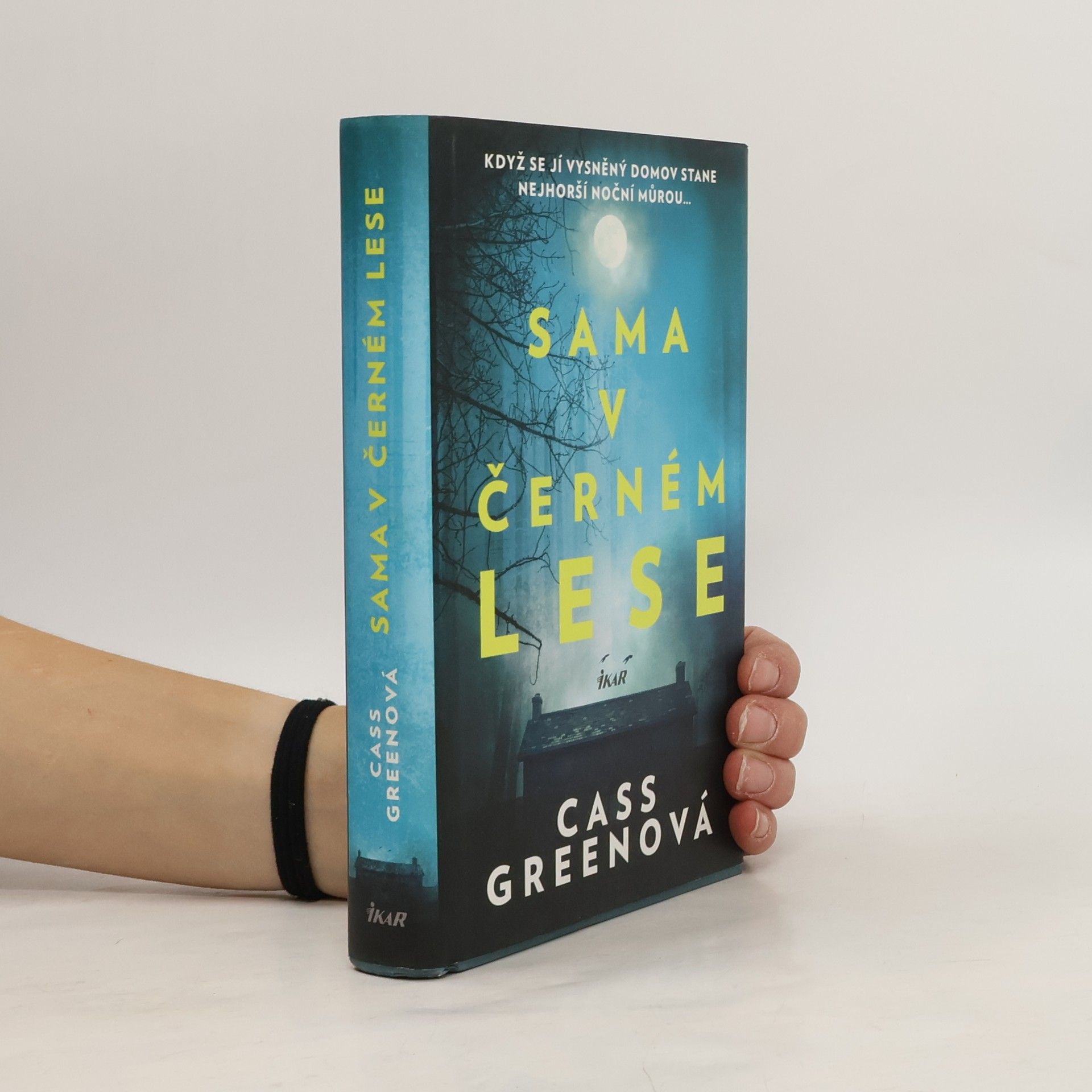 Cass Green Sama v černém lese