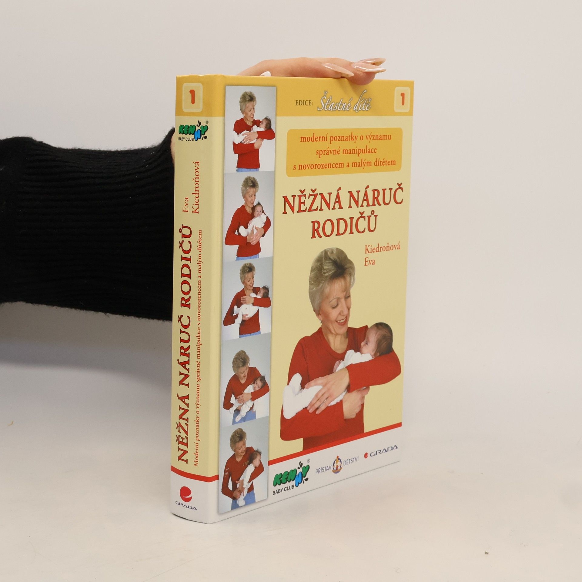 Něžná náruč rodičů