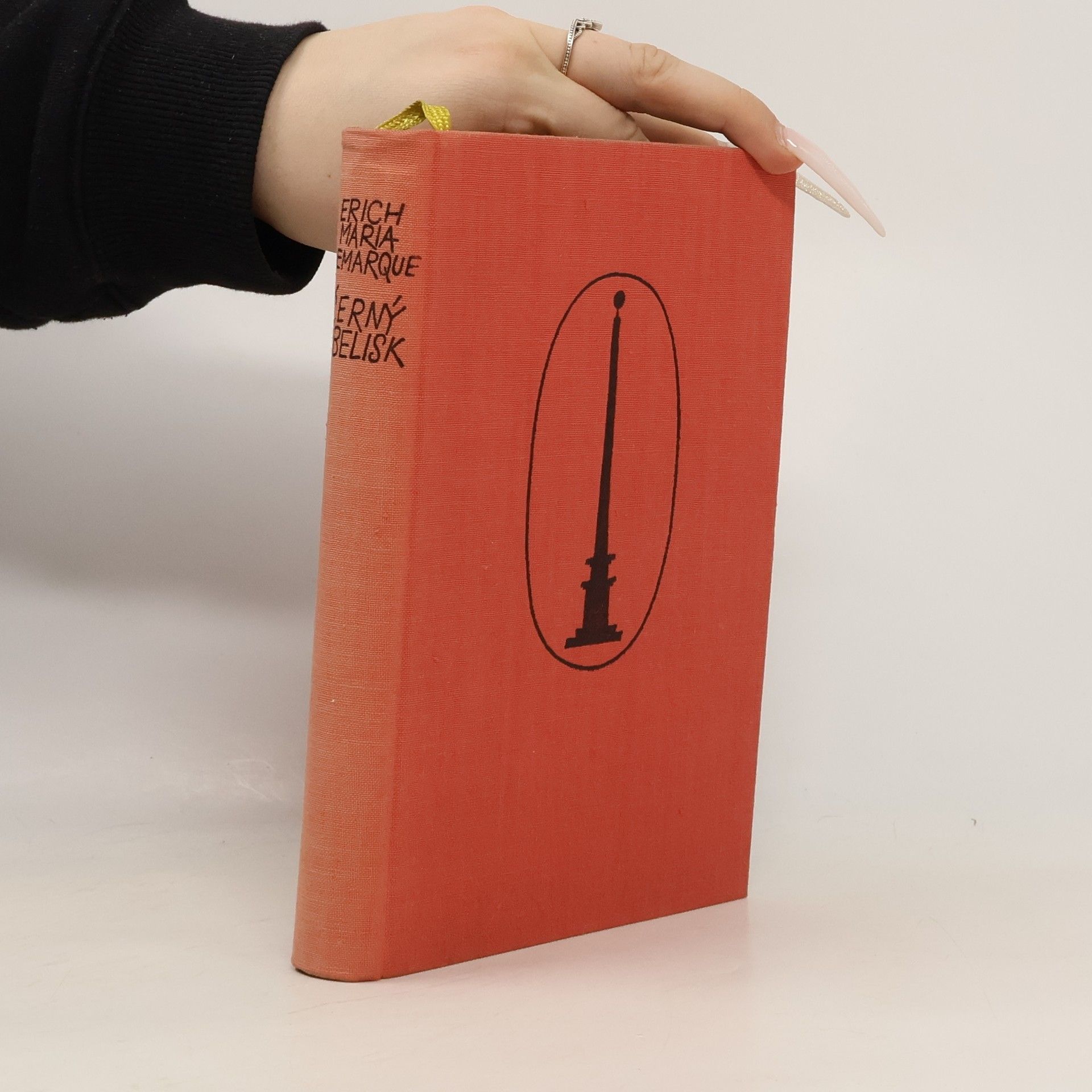 Erich Maria Remarque Černý obelisk