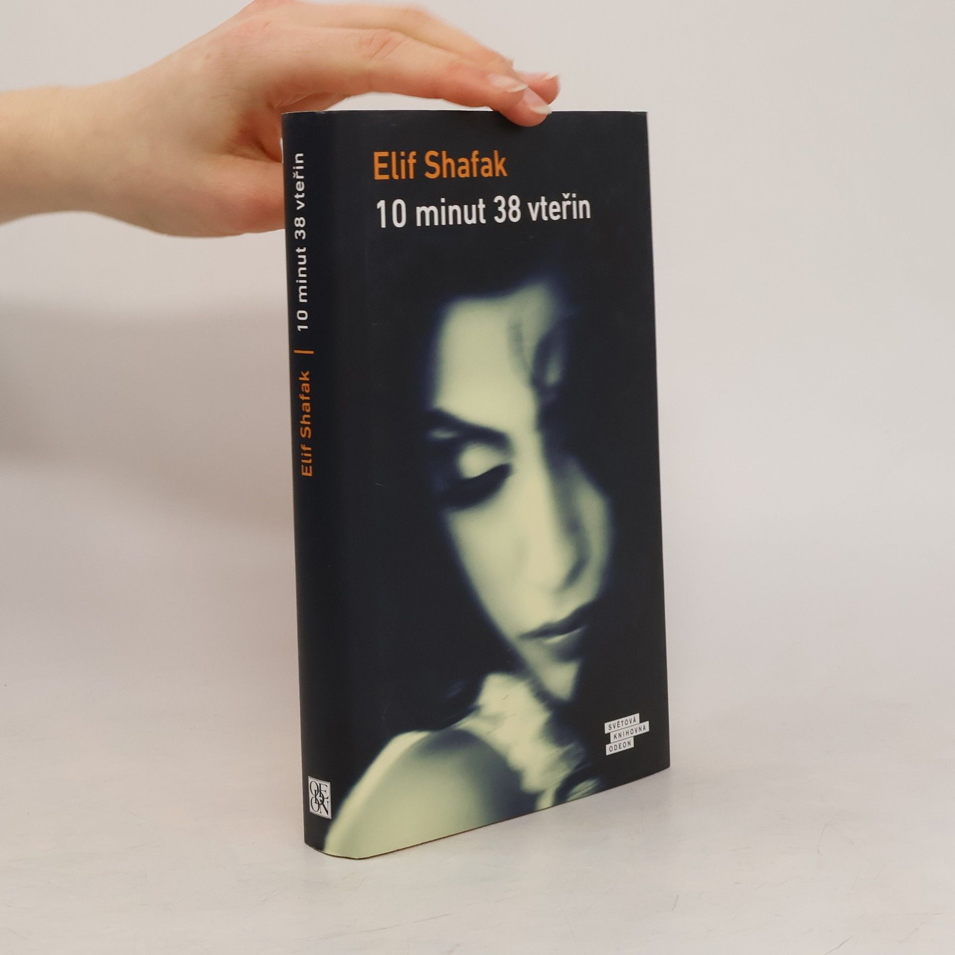 Elif Şafak 10 minut 38 vteřin