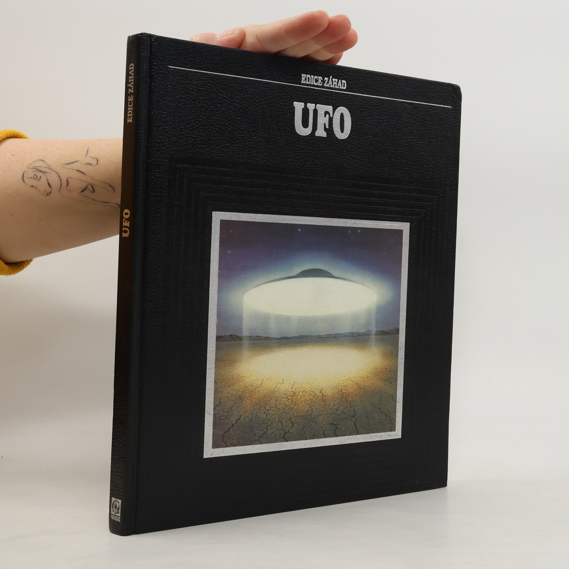 Ellen Phillips Edice záhad. UFO