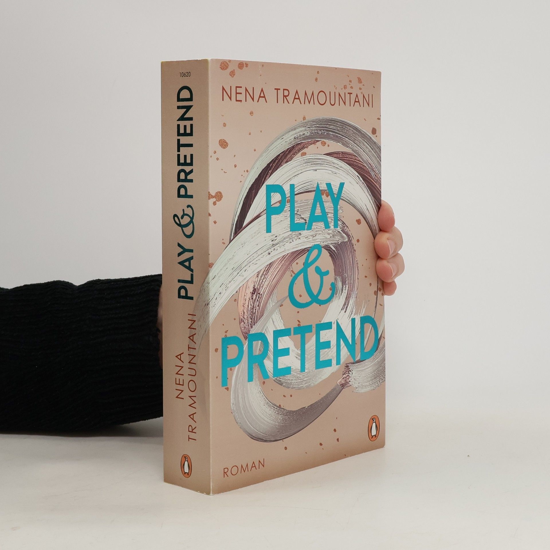 Nena Tramountani Play & Pretend