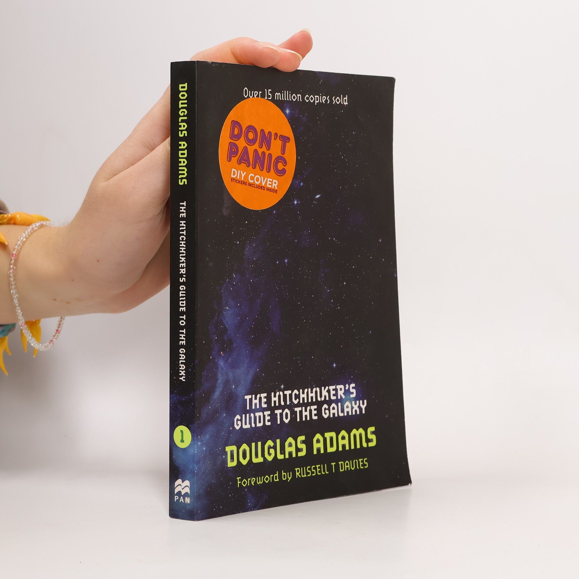 Douglas Adams The hitchhiker's guide to the galaxy 1