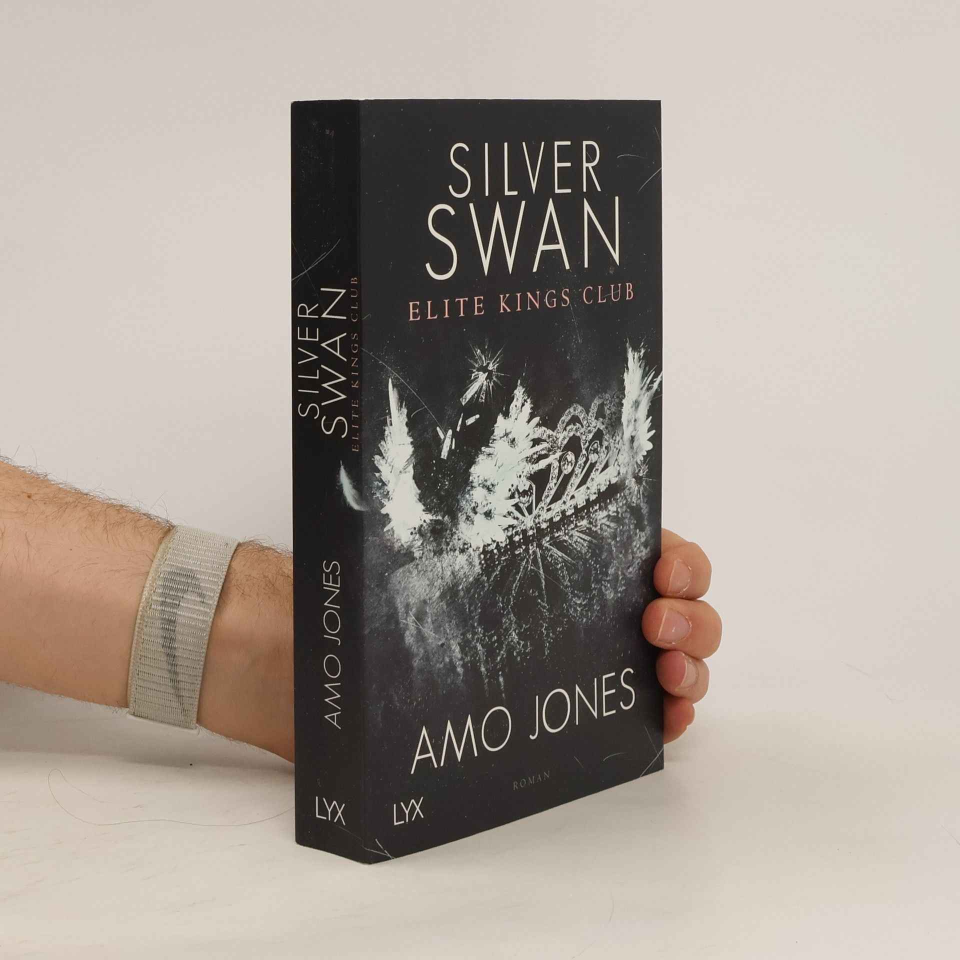 Amo Jones Silver Swan - Elite Kings Club