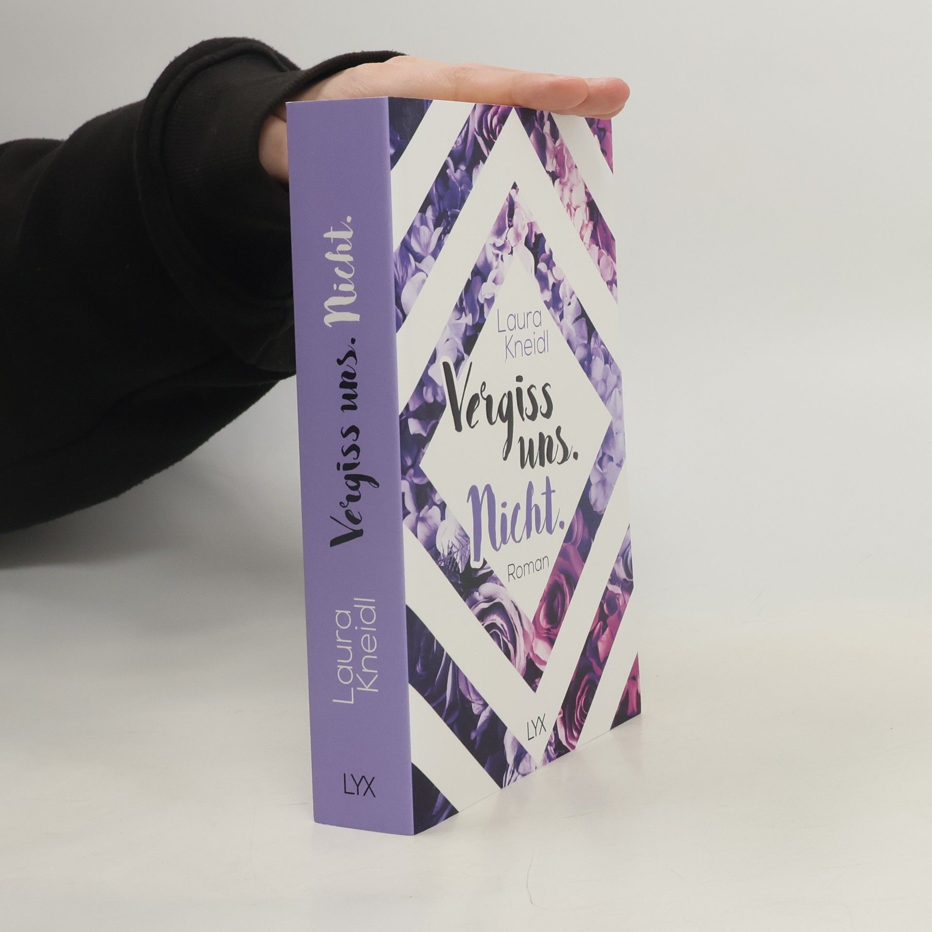 Laura Kneidl Vergiss uns. Nicht.