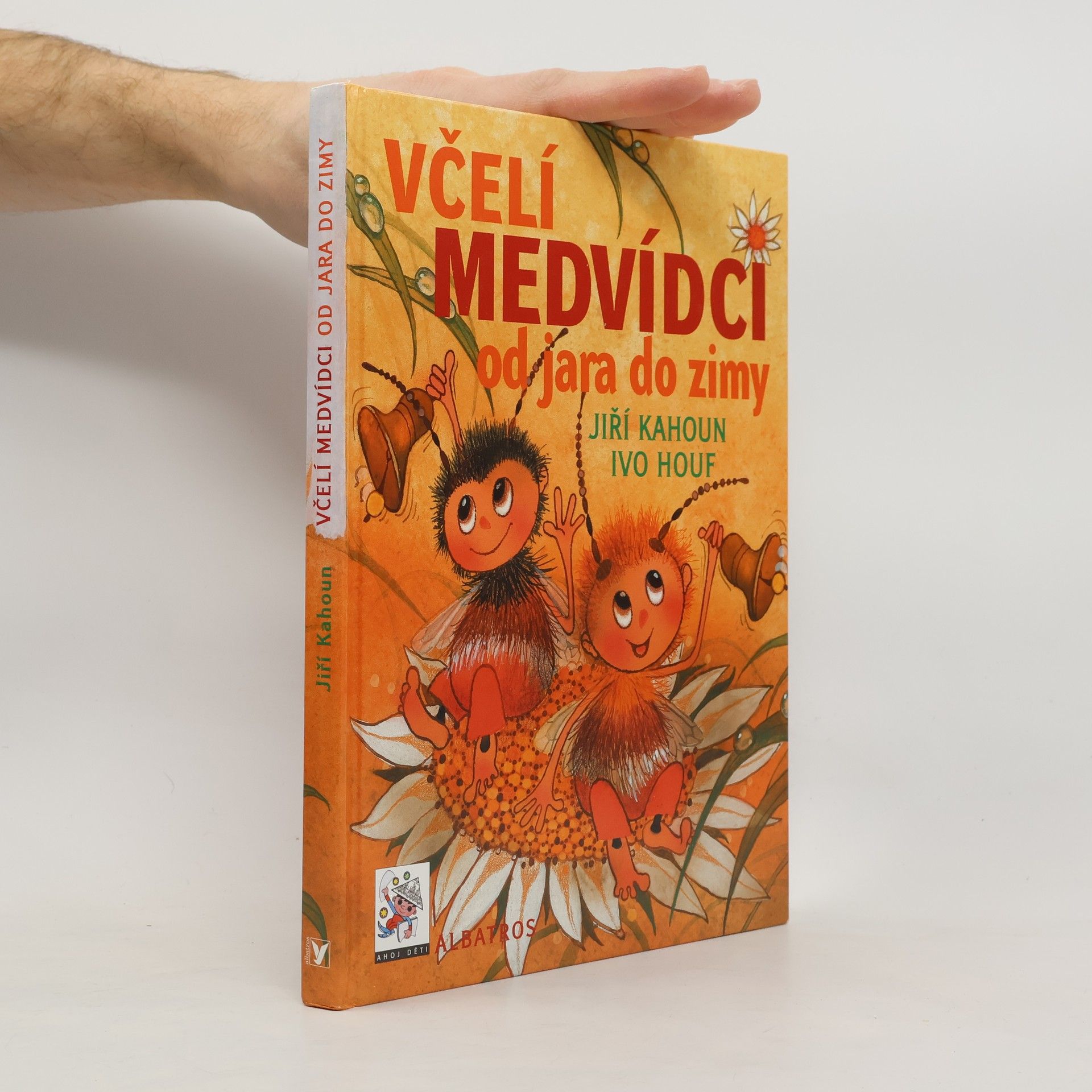 Včelí medvídci od jara do zimy