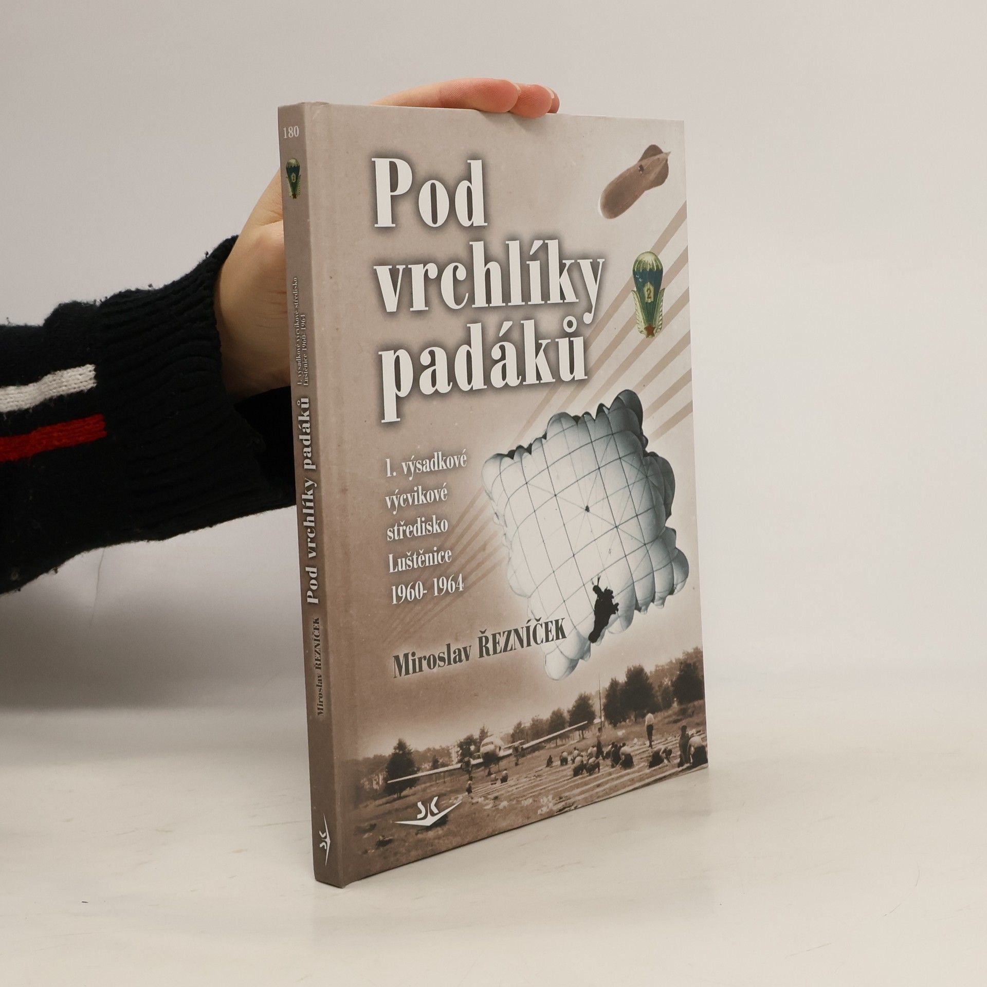 Miroslav Řezníček Pod vrchlíky padáků