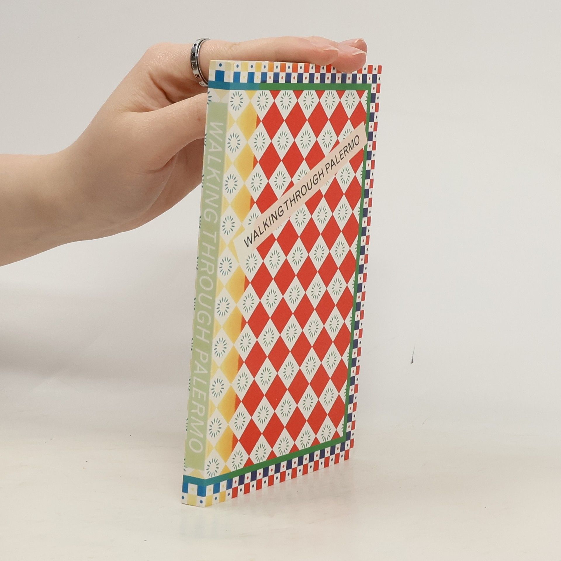 Oskar Kohnen Walking through Palermo