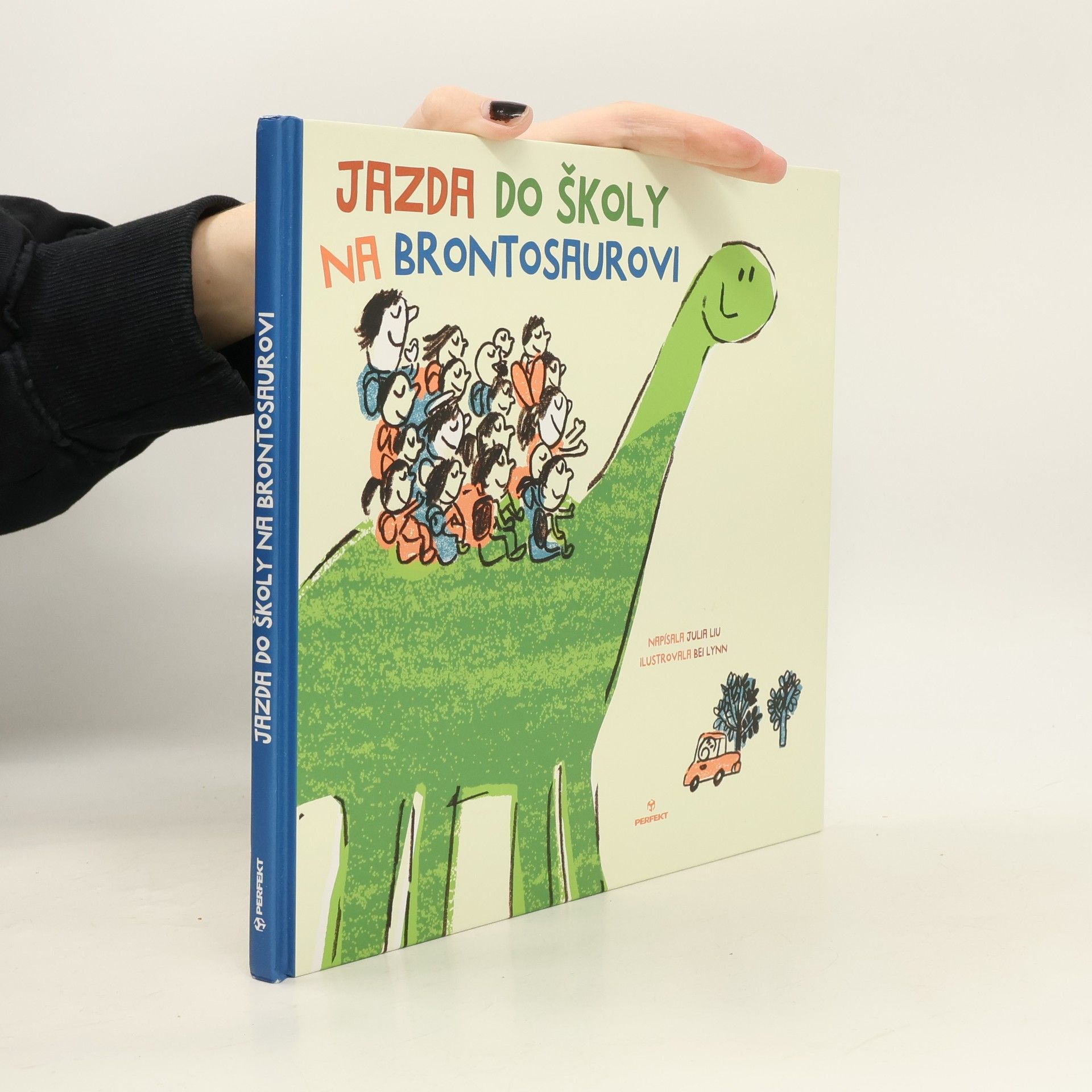 Liu Julia Jazda do školy na brontosaurovi