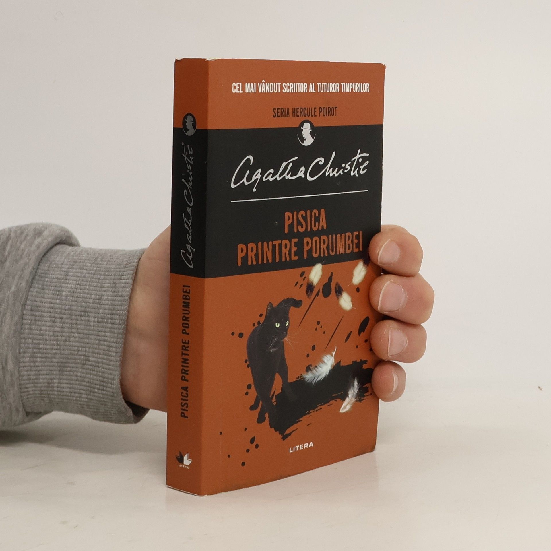 Agatha Christie Seria Hercule Poirot: Pisica printre porumbei