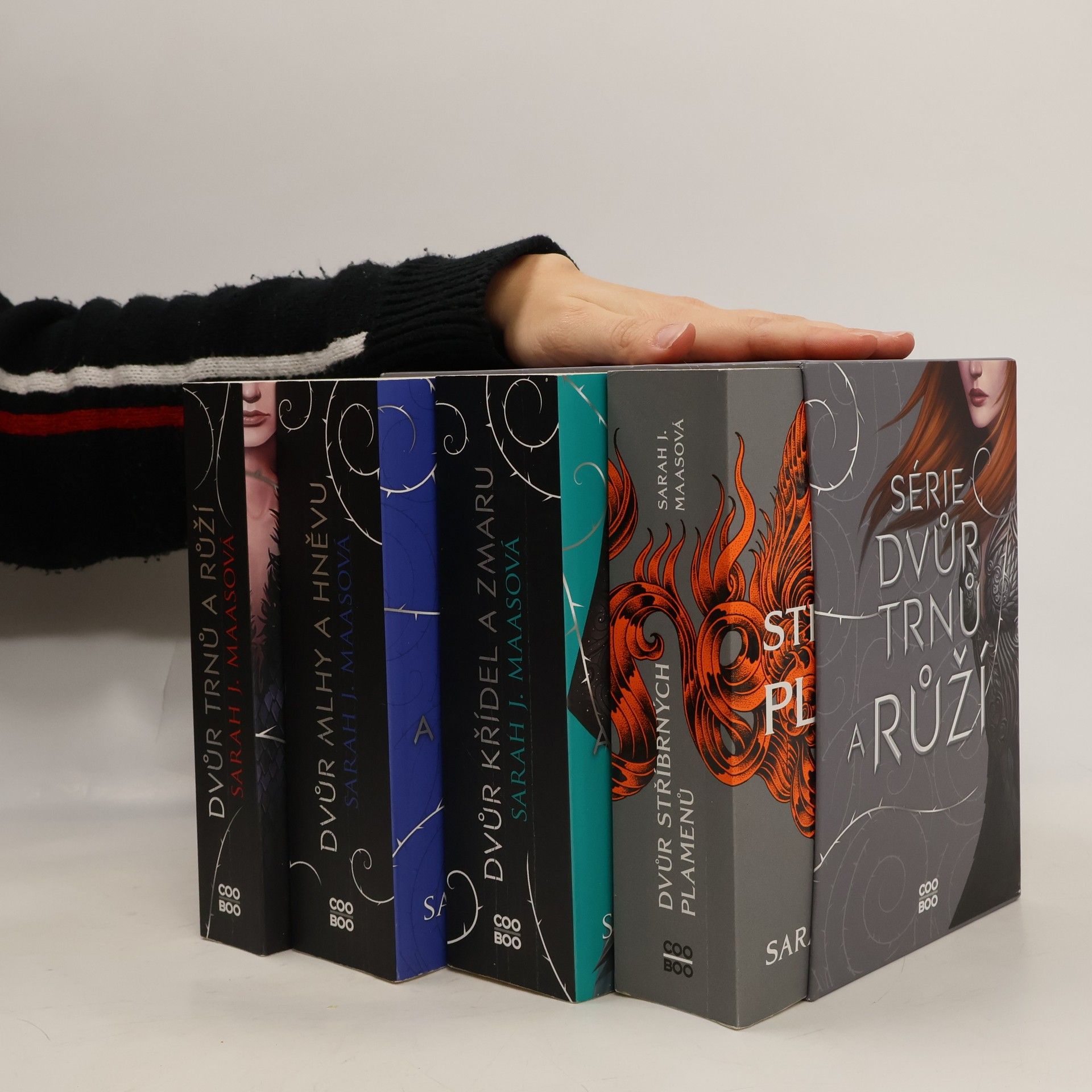 Sarah J. Maas Dvůr trnů a růží 1-4