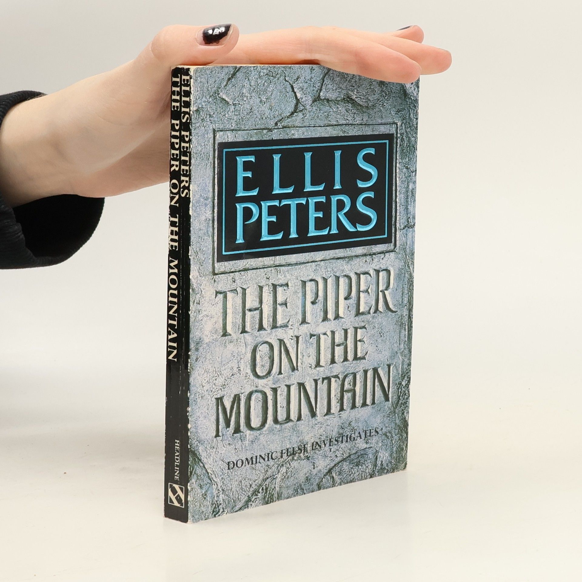 Ellis Peters The Piper on the Mountain