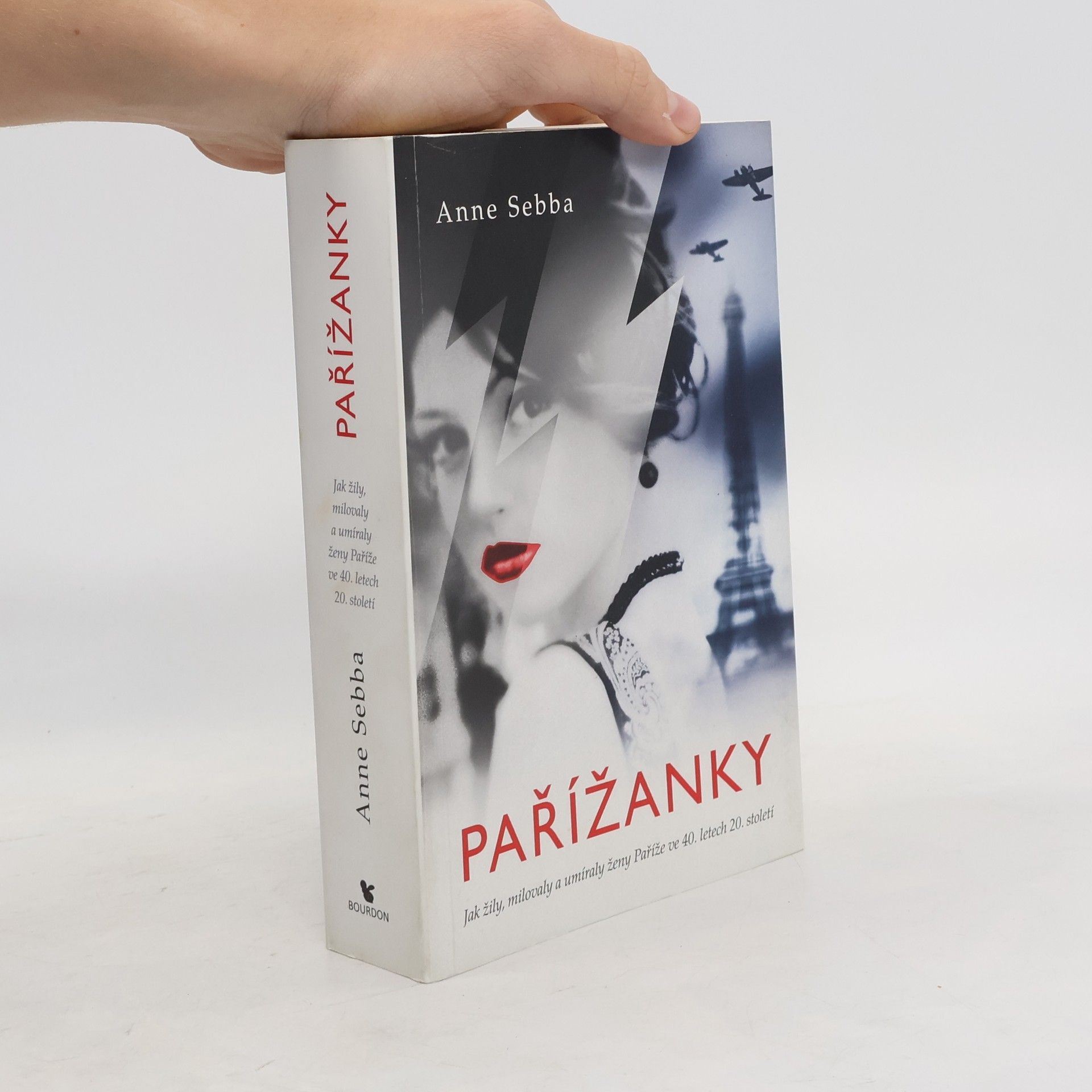 Pařížanky: Jak žily, milovaly a umíraly ženy Paříže ve 40. letech