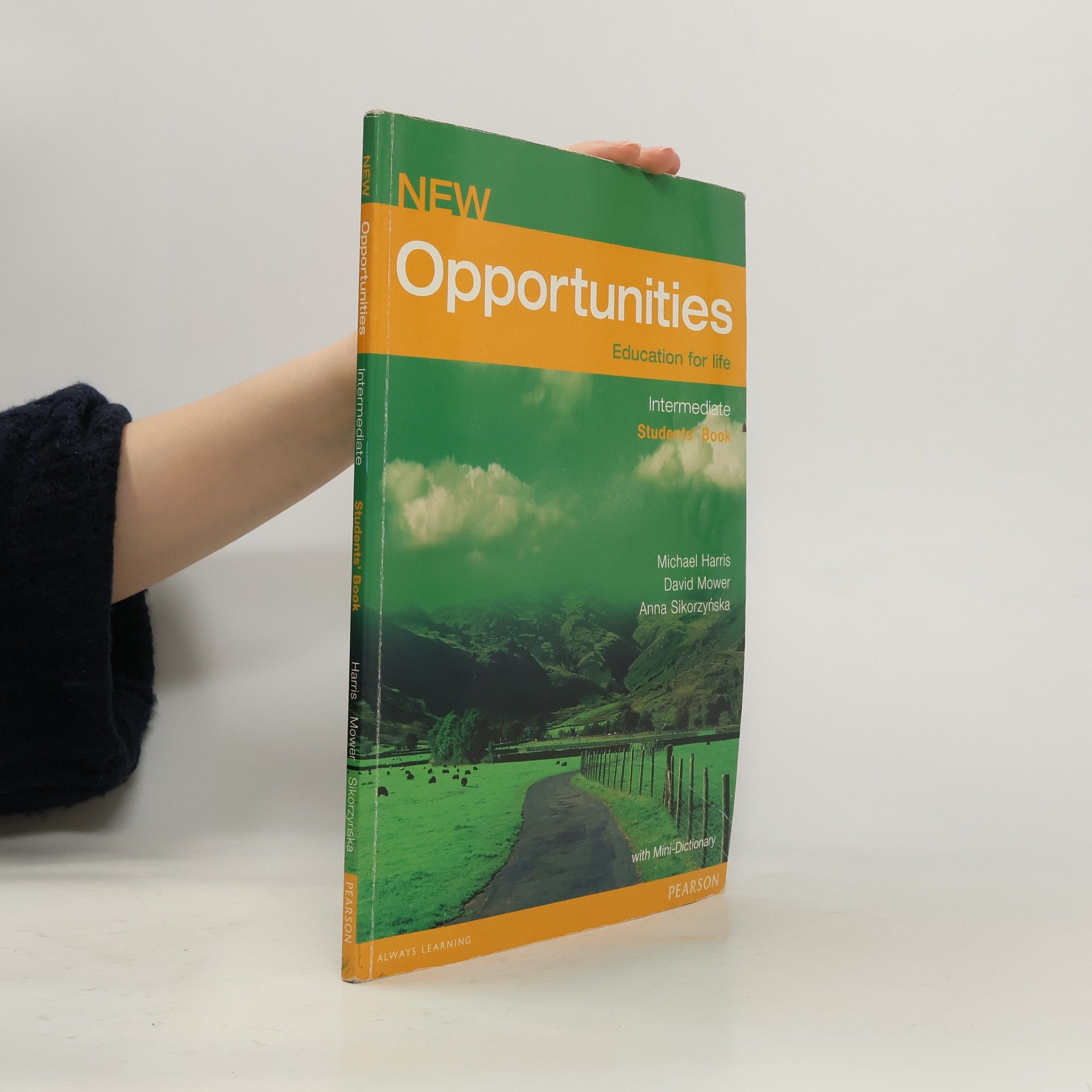 Auteurscollectief New Opportunities. Intermediate. Student's Book with Mini-Dictionary