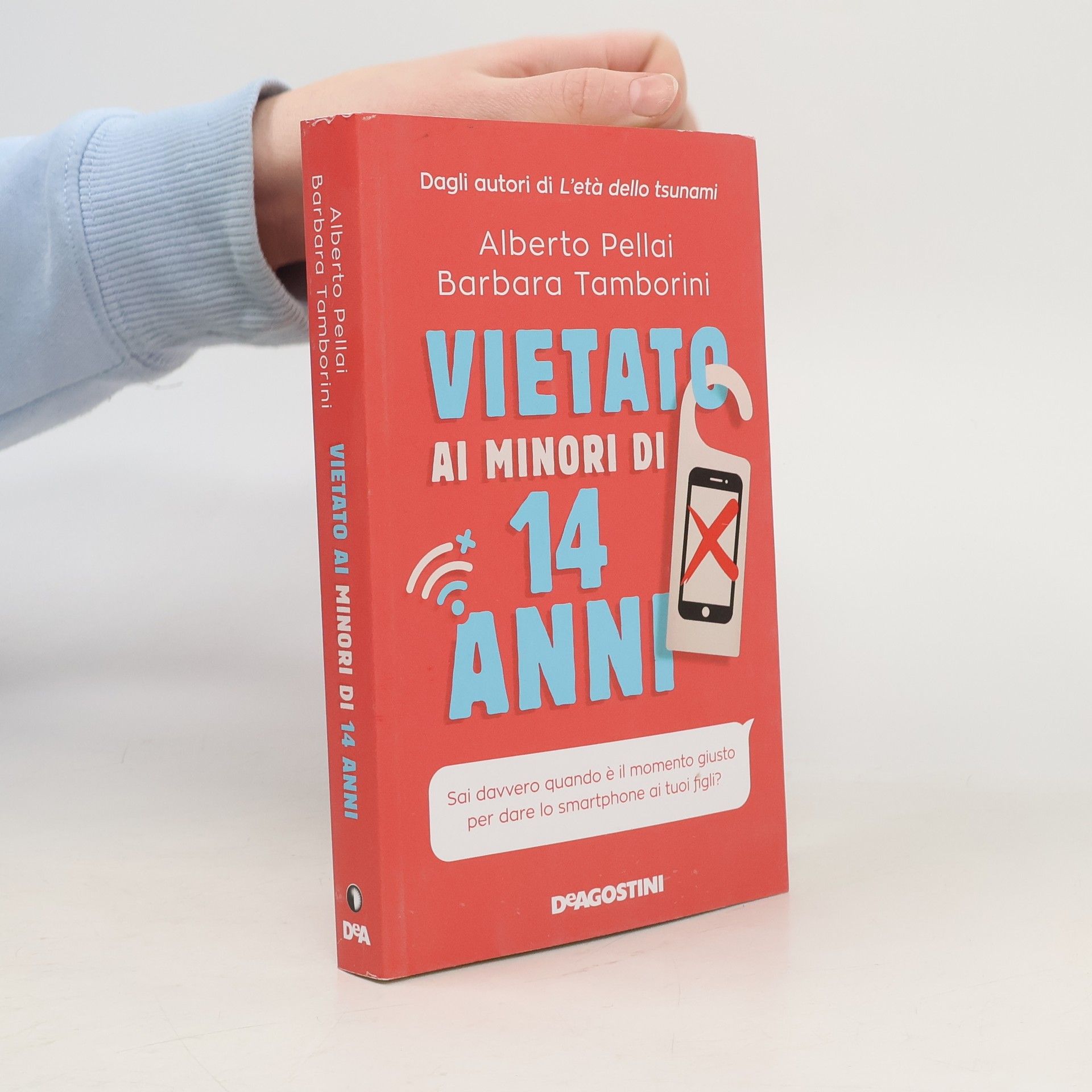 Alberto Pellai Vietato ai minori di 14 anni. Sai davvero quando è il momento giusto per dare lo smartphone ai tuoi figli?