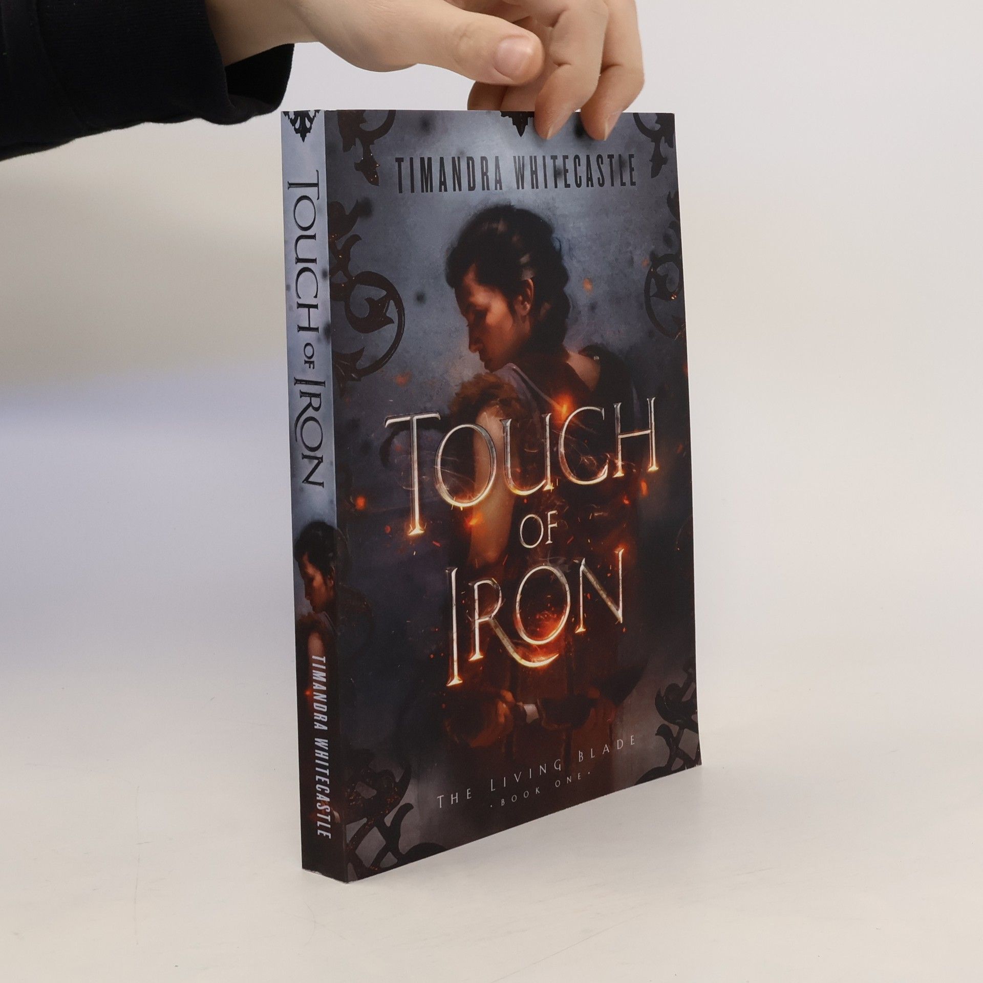 The Living Blade - 1: Touch of Iron