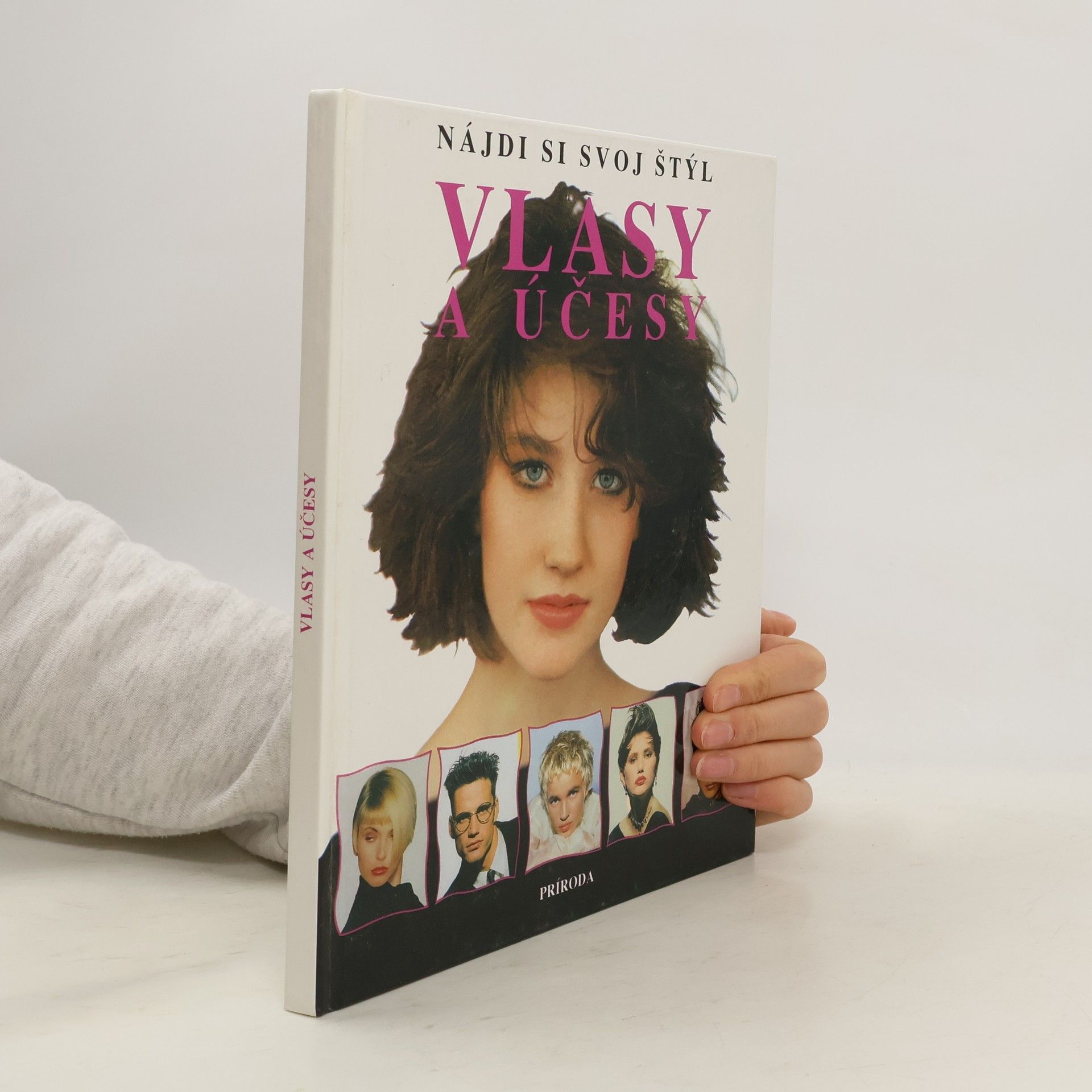 Paula Wood Vlasy a účesy