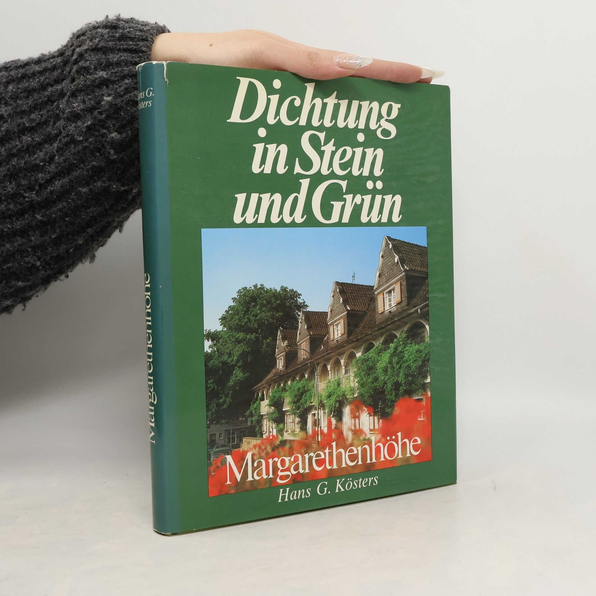 Dichtung in Stein und Grün