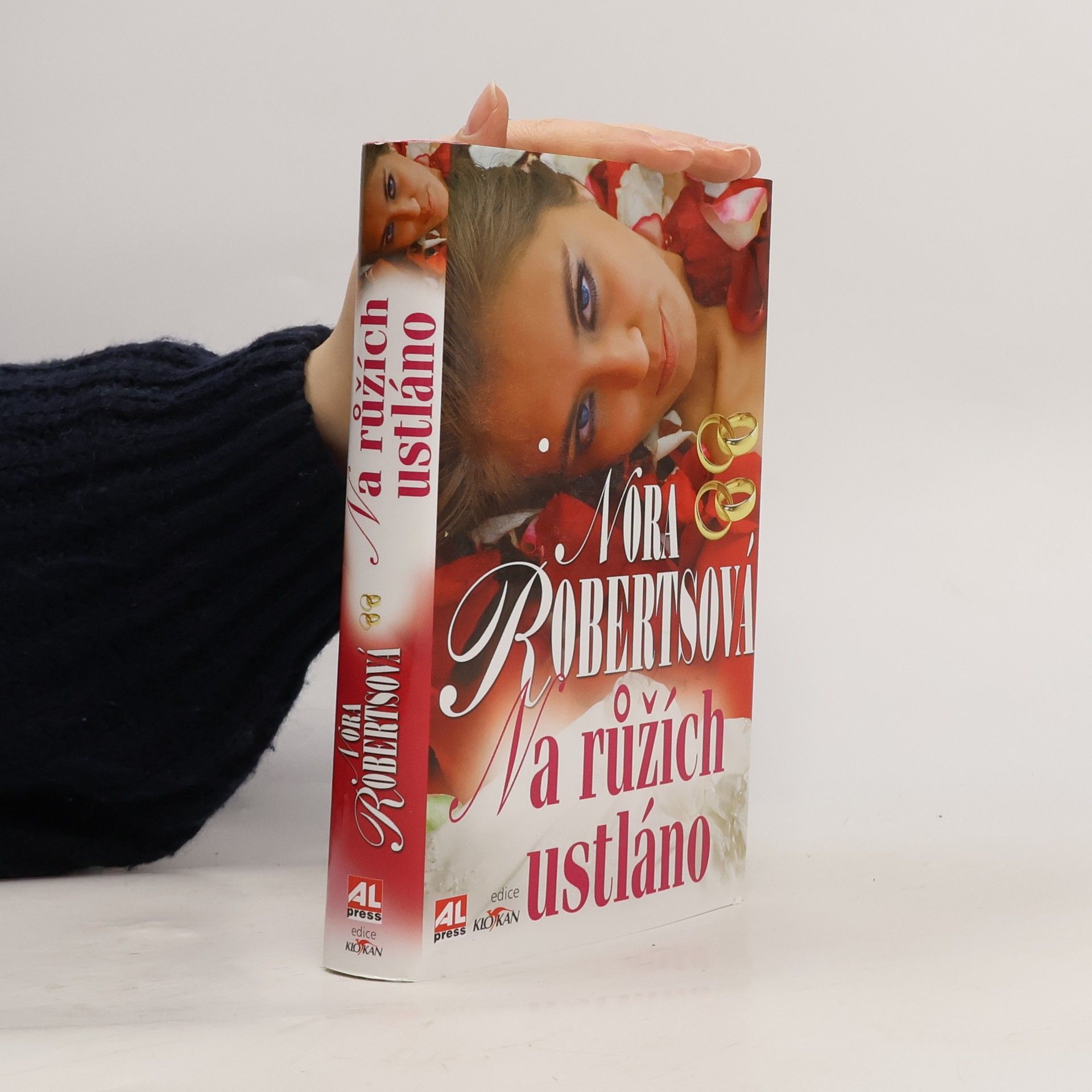 Nora Roberts Na růžích ustláno