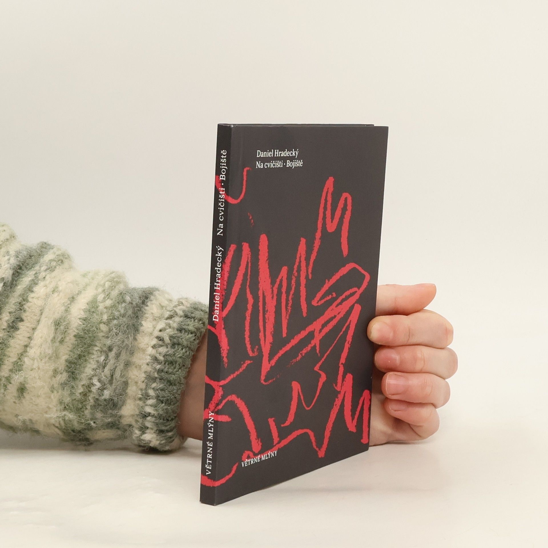 Na cvičišti. Bojiště