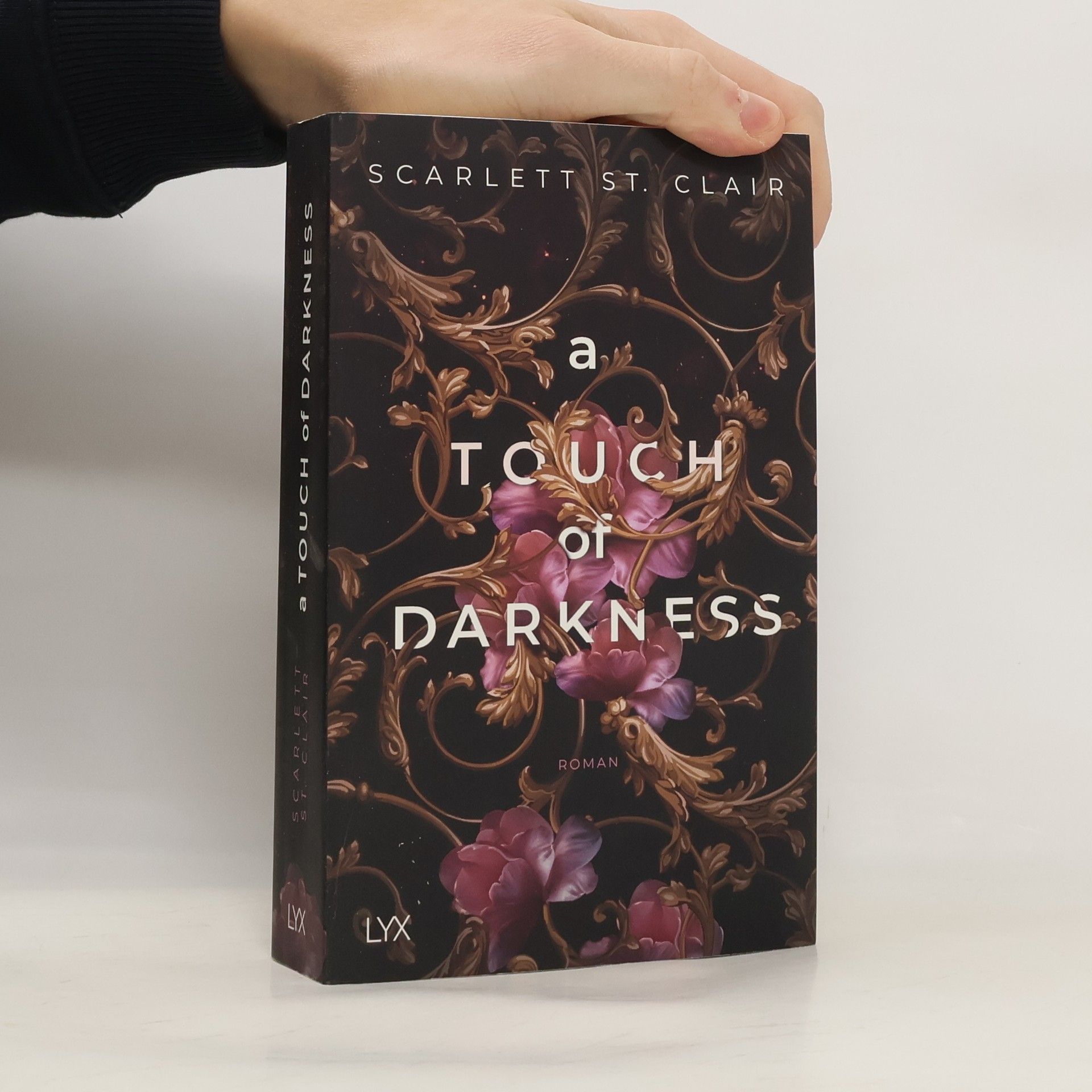 Scarlett St. Clair A Touch of Darkness