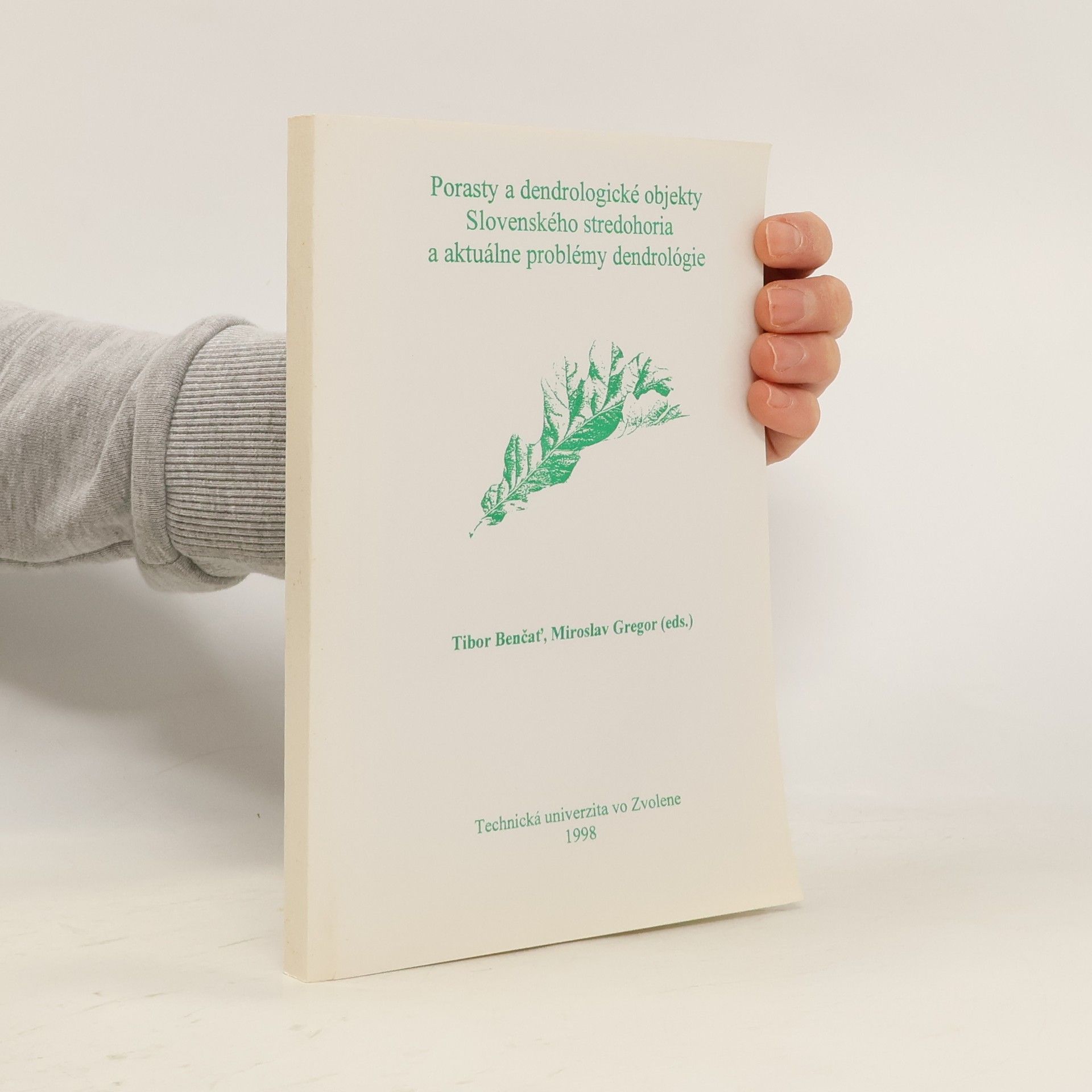 Porasty a dendrologické objekty Slovenského stredohoria a aktuálne problémy dendrológie