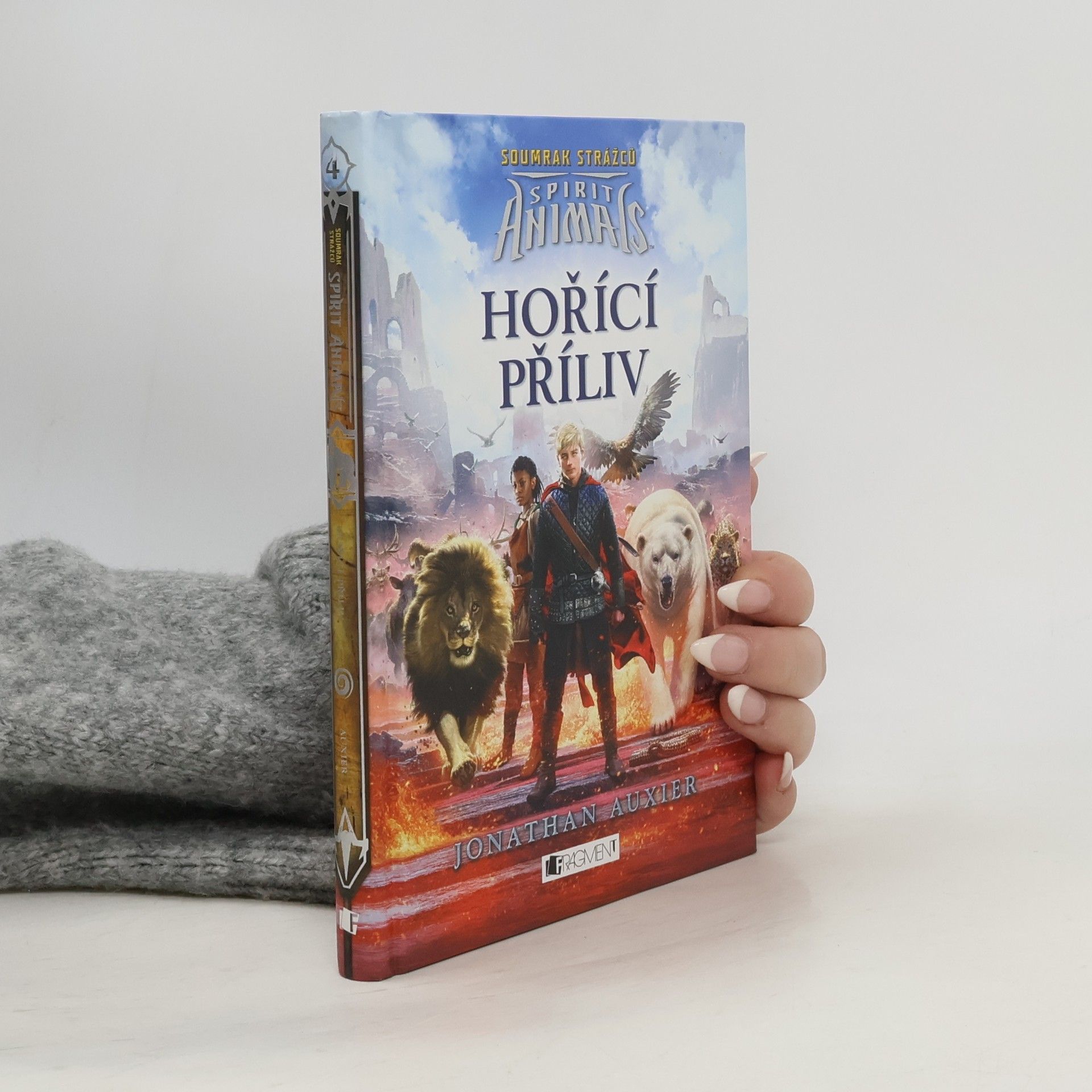 Jonathan Auxier Hořící příliv