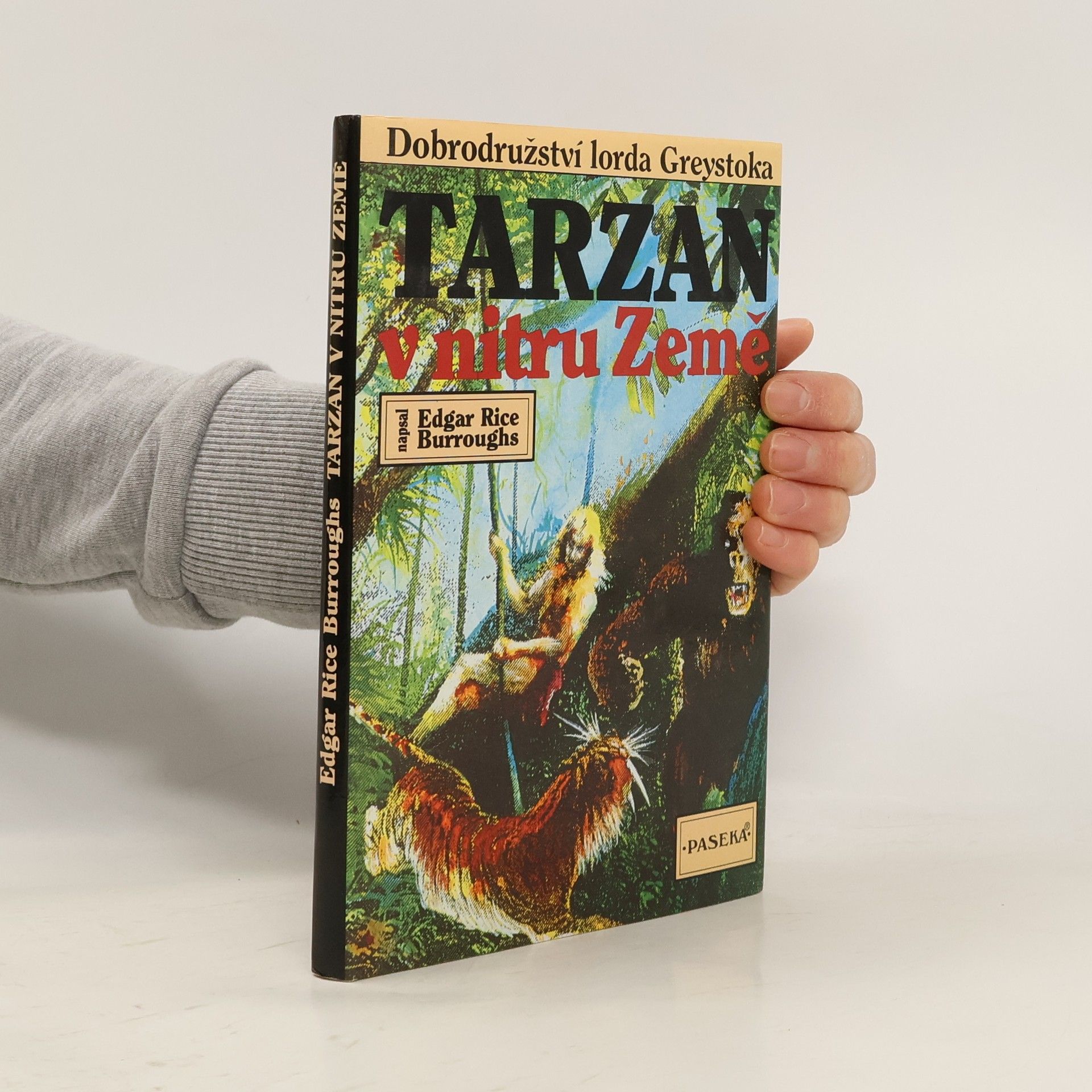 Edgar Rice Burroughs Tarzan v nitru země