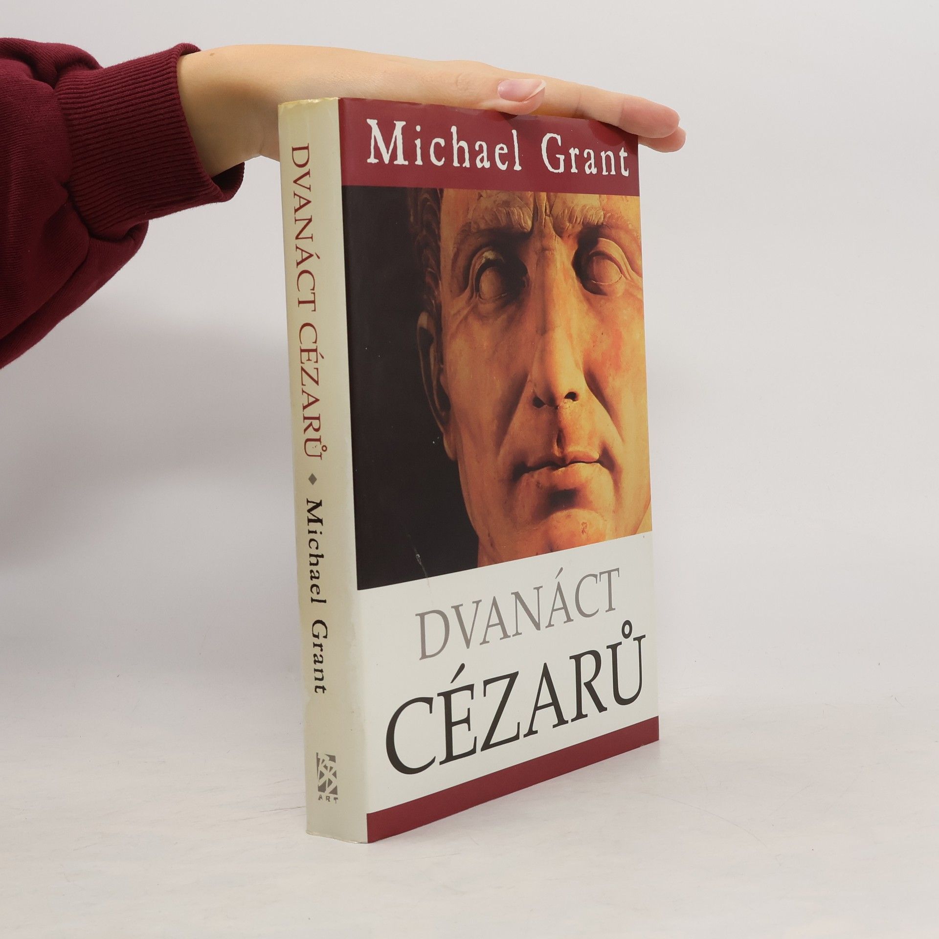 Michael Grant Dvanáct Cézarů