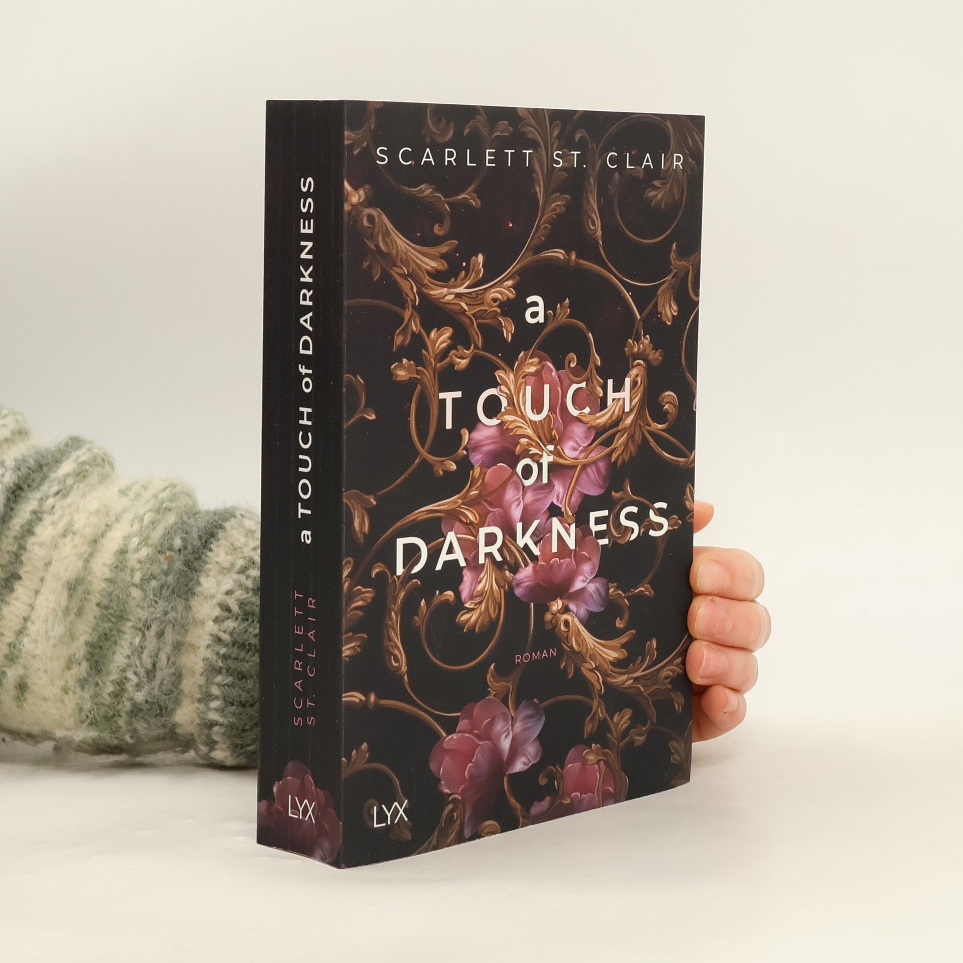 Scarlett St. Clair A Touch of Darkness